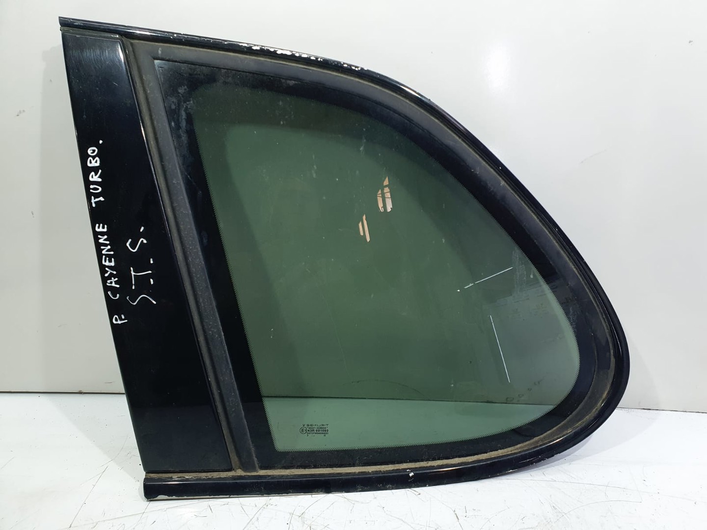 Geam fix stanga spate 7L5845297 Porsche Cayenne 955 (2002 - 2007)