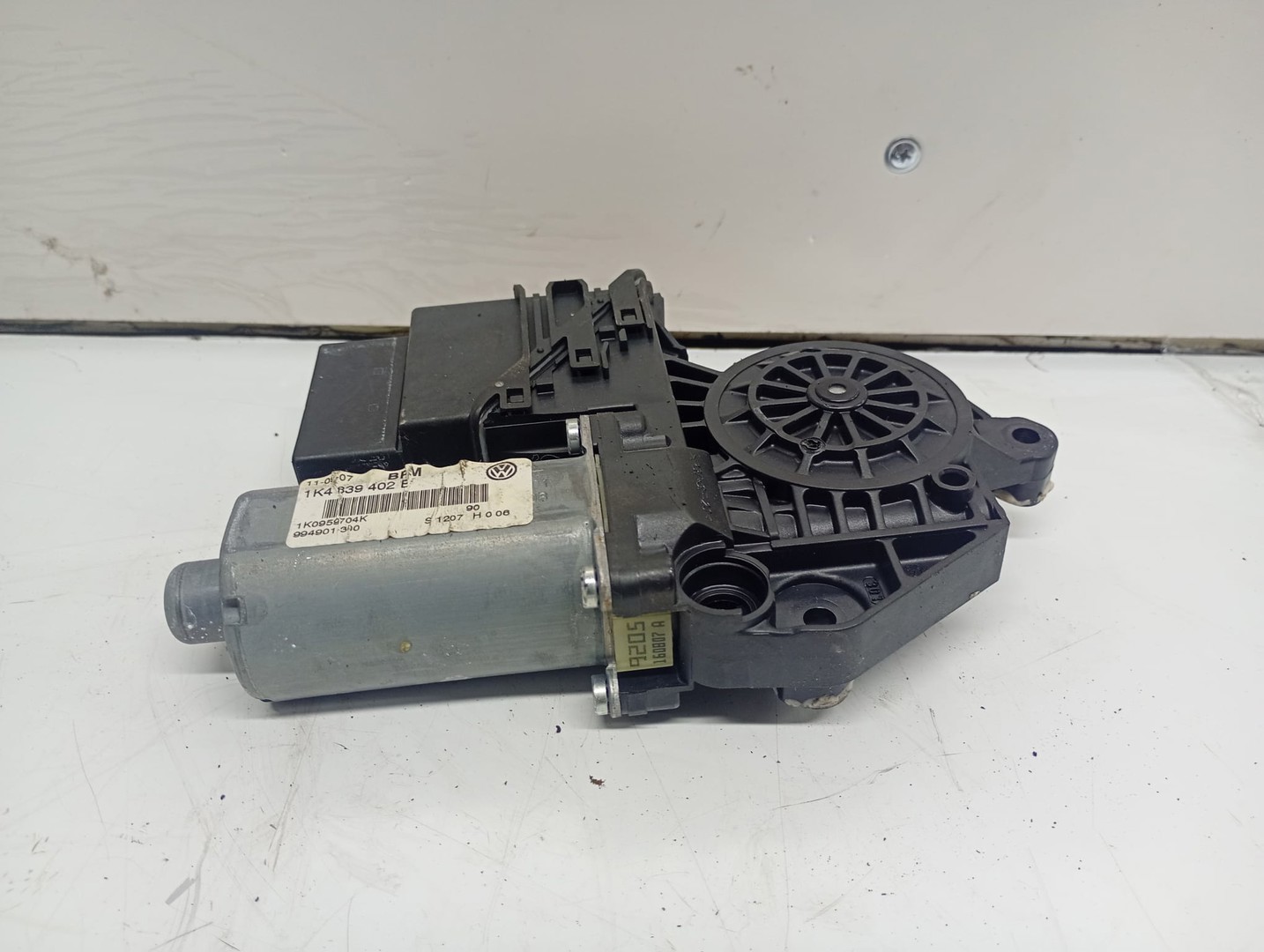 Motoras geam dreapta spate 1K4839402E Volkswagen Golf 5 (2003 - 2009)