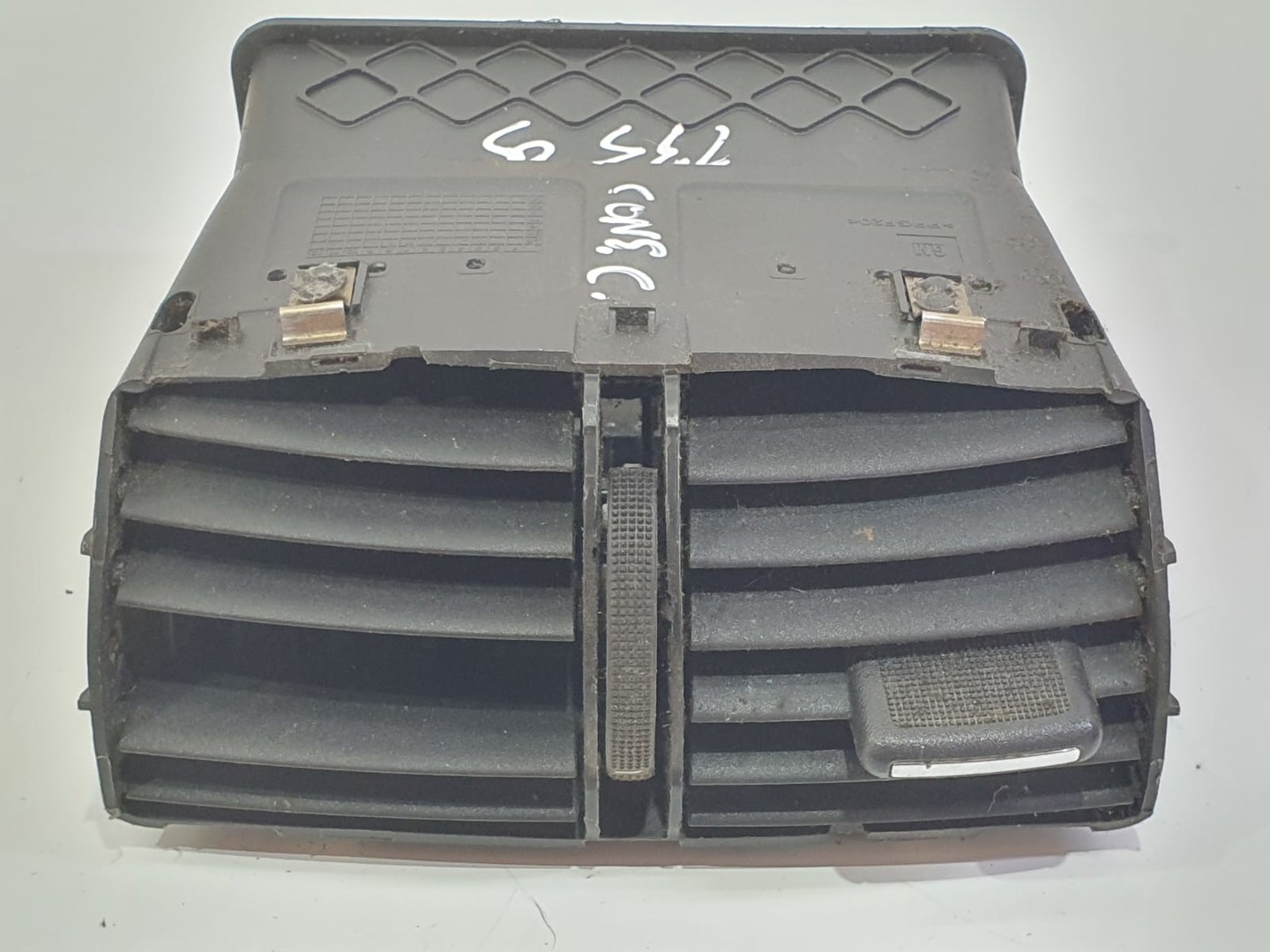 Grila ventilatie bord 13274338 Opel Insignia A (2008 - 2014)