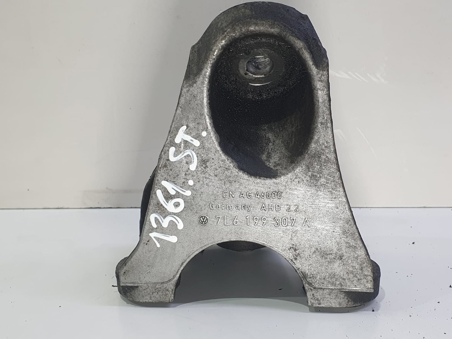 Suport motor 7L6199307a Volkswagen Touareg 2 (7P) (2010 - 2014)