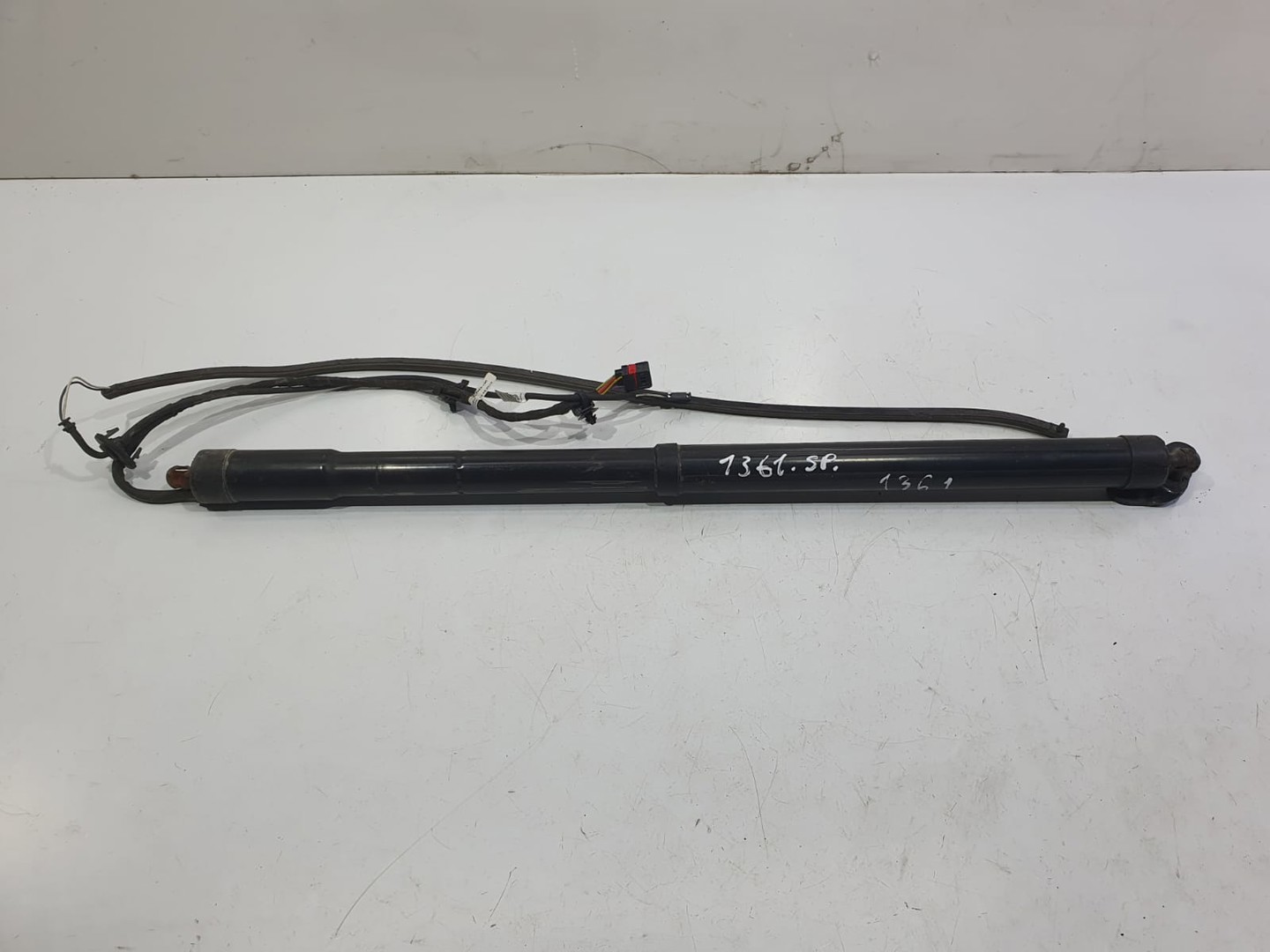 Amortizor electric haion 7p6827851a Volkswagen Touareg 2 (7P) (2010 - 2014)