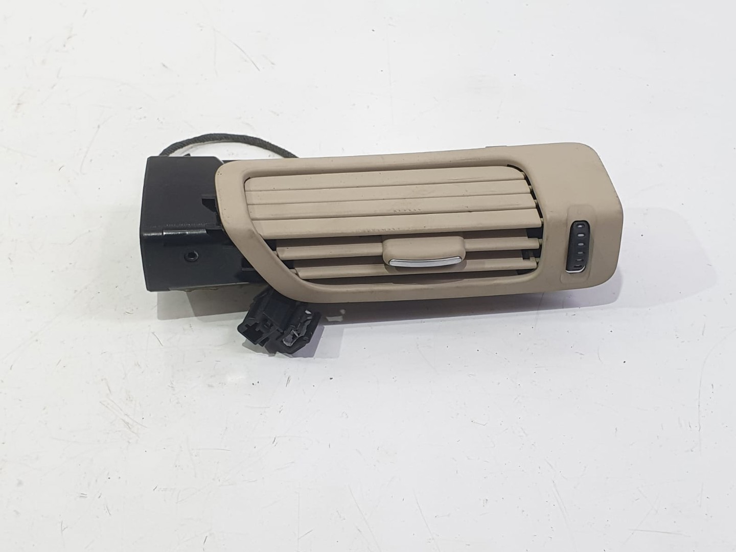 Grila ventilatie bord 7p6868904 Volkswagen Touareg 2 (7P) (2010 - 2014)