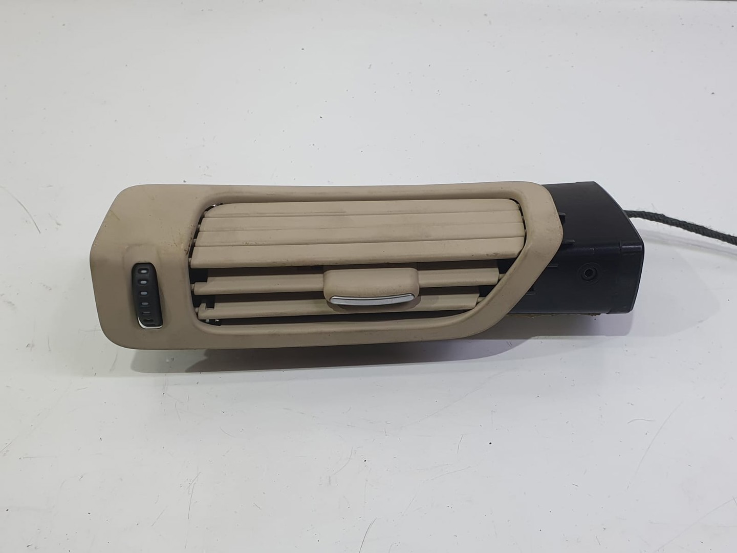 Grila ventilatie bord 7p6868903 Volkswagen Touareg 2 (7P) (2010 - 2014)