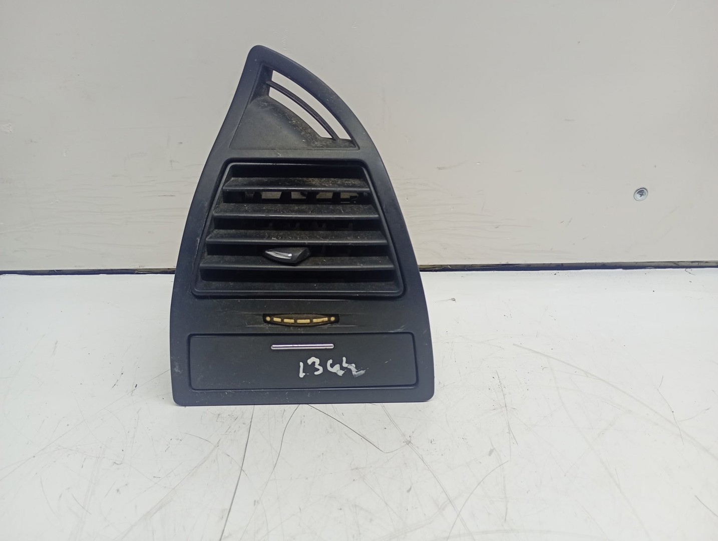 Grila ventilatie bord 9646338077 Citroen C4 1 (2004 - 2008)