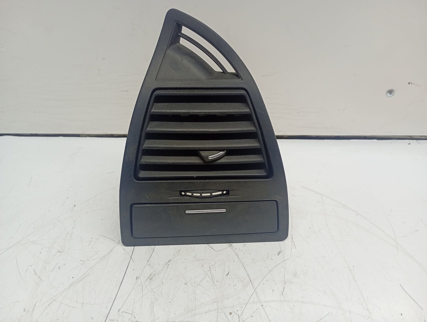 Grila ventilatie bord 9646338077 Citroen C4 1 (2004 - 2008)