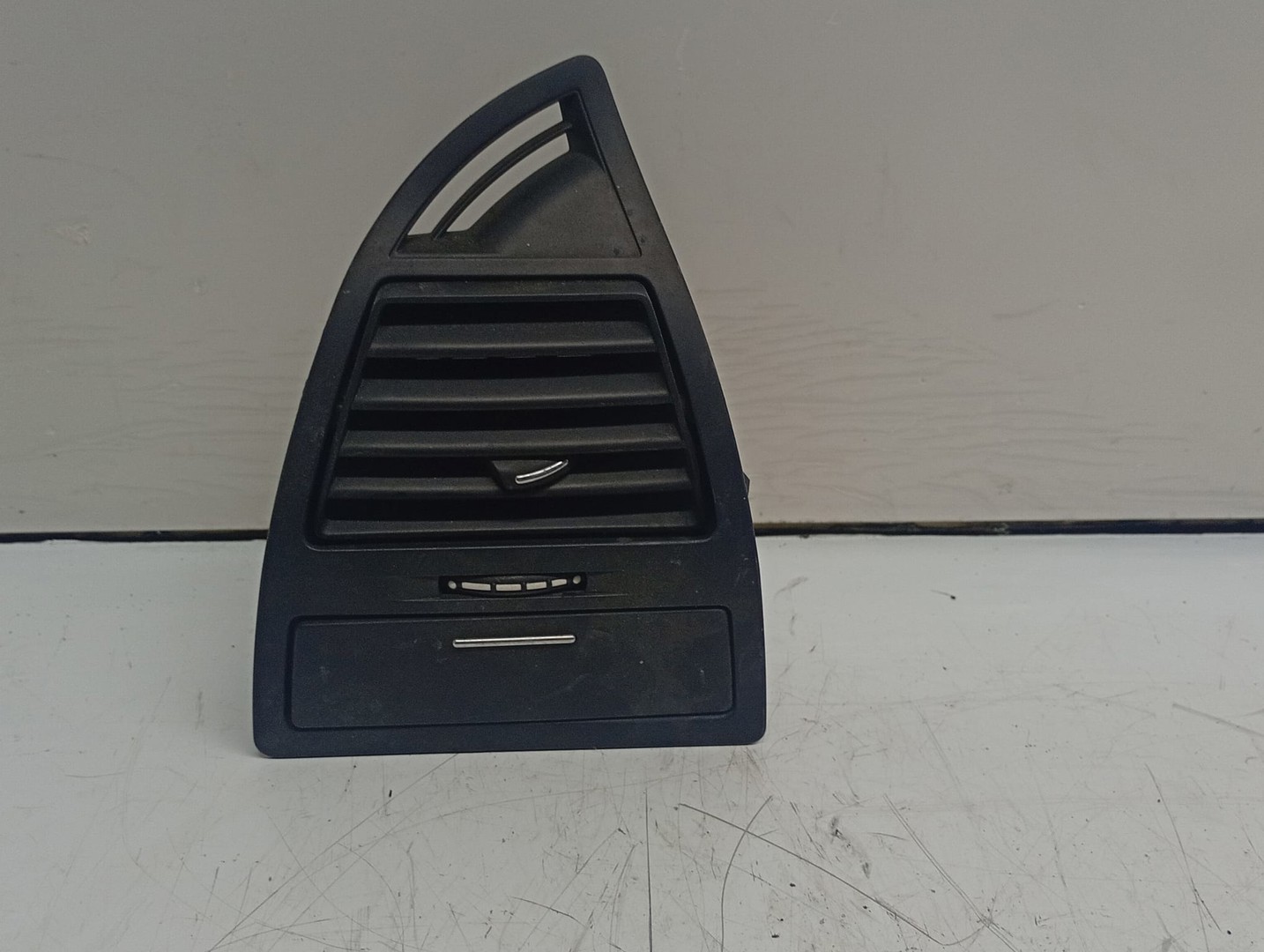 Grila ventilatie bord 9646337977 Citroen C4 1 (2004 - 2008)