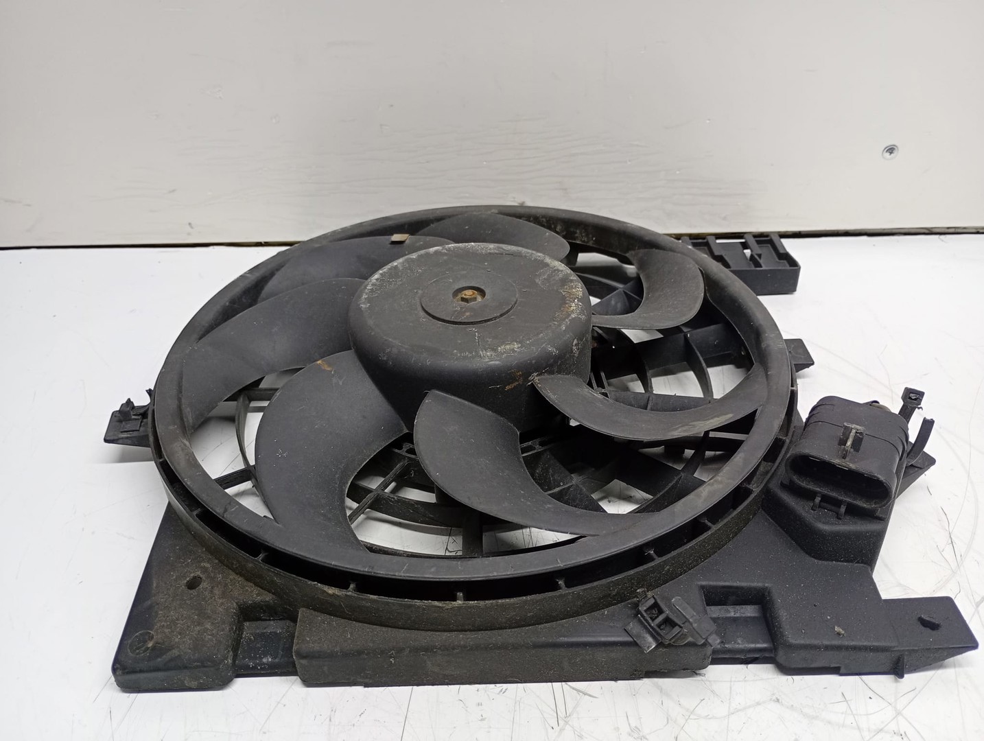 Electroventilator gmv 13158655 Opel Astra H (2004 - 2007)