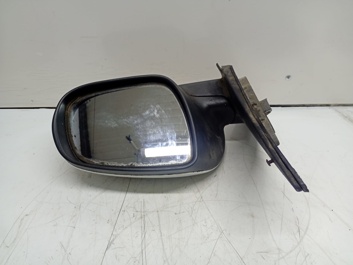 Oglinda dreapta E4023109 Kia Ceed 1 (2007 - 2010)