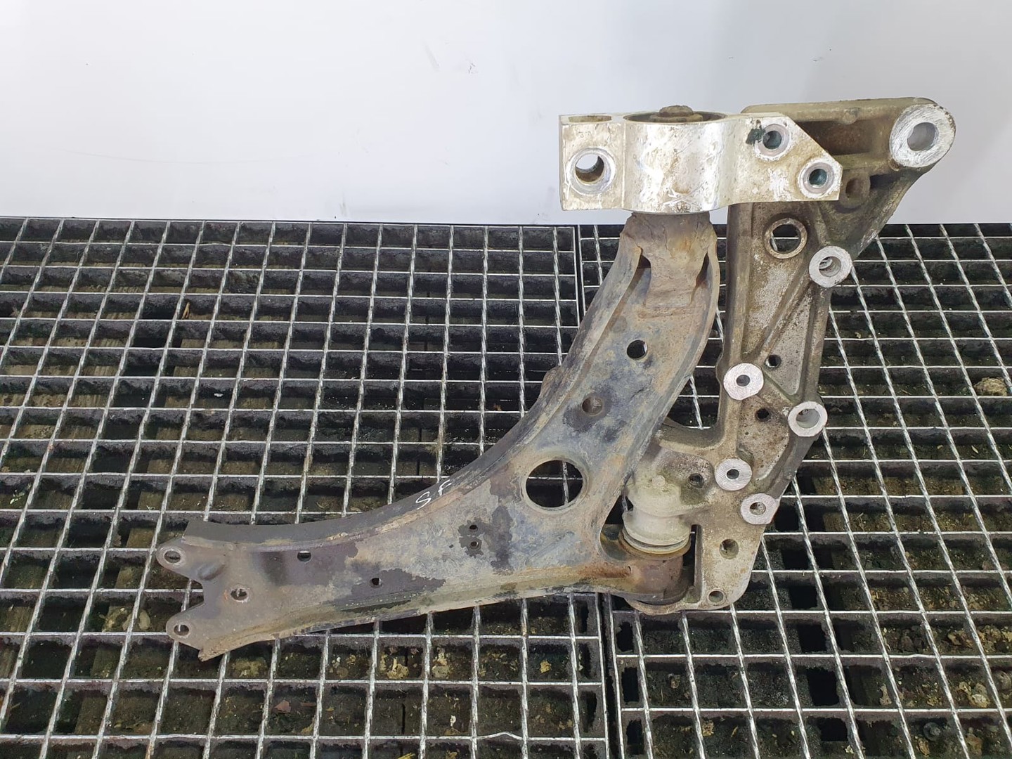 Brat suspensie stanga fata 1k0407852e Volkswagen Golf 5 (2003 - 2009)