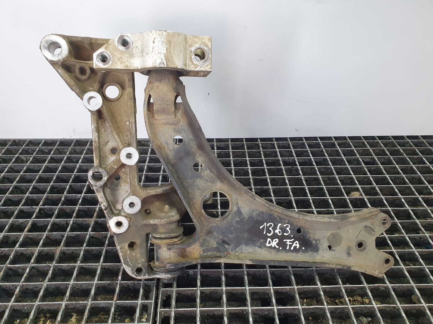 Brat suspensie dreapta fata 1k0407852e Volkswagen Golf 5 (2003 - 2009)