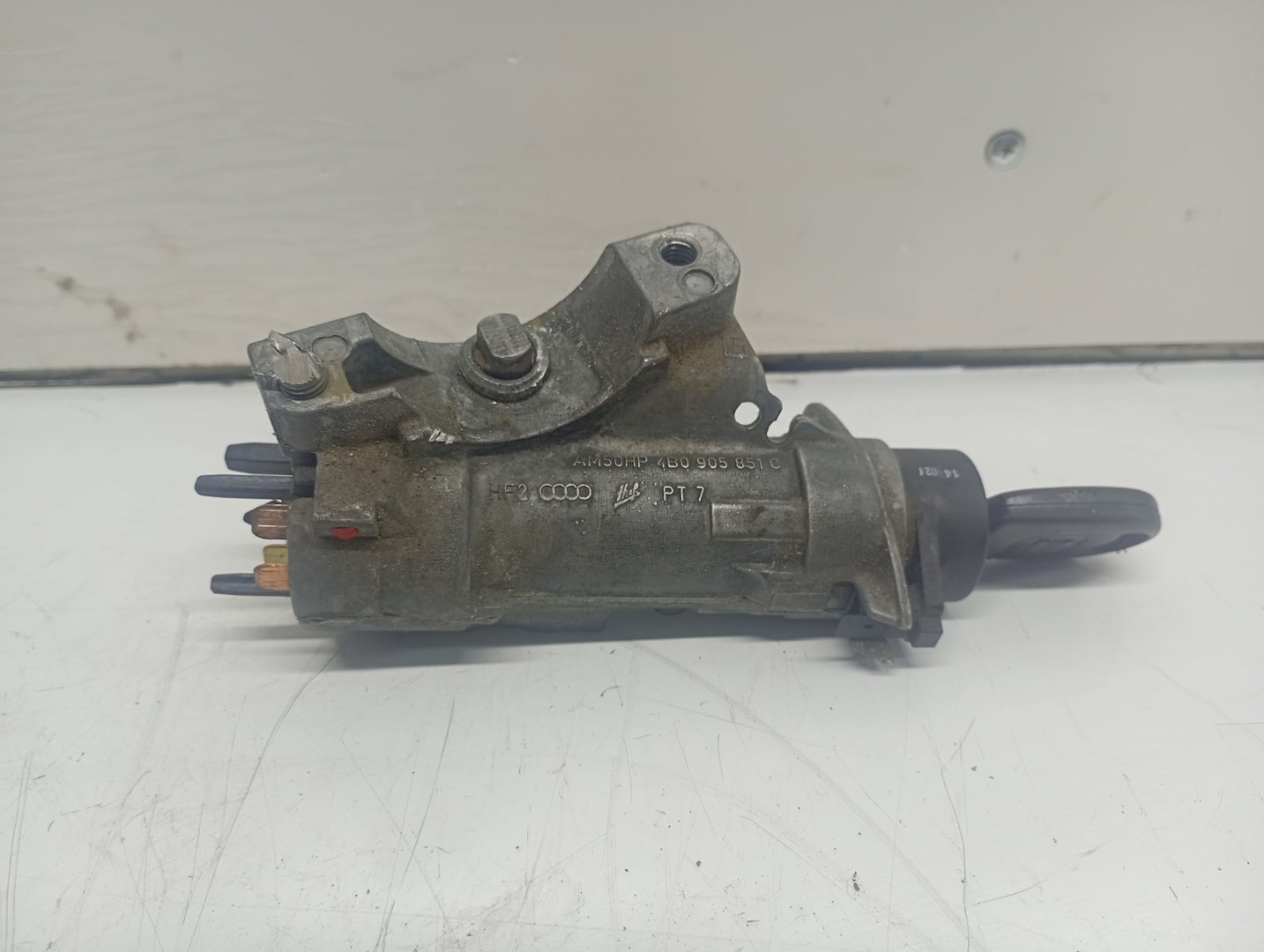 Contact cu cheie 4B0905851C Volkswagen Golf 4 (1997 - 2006)