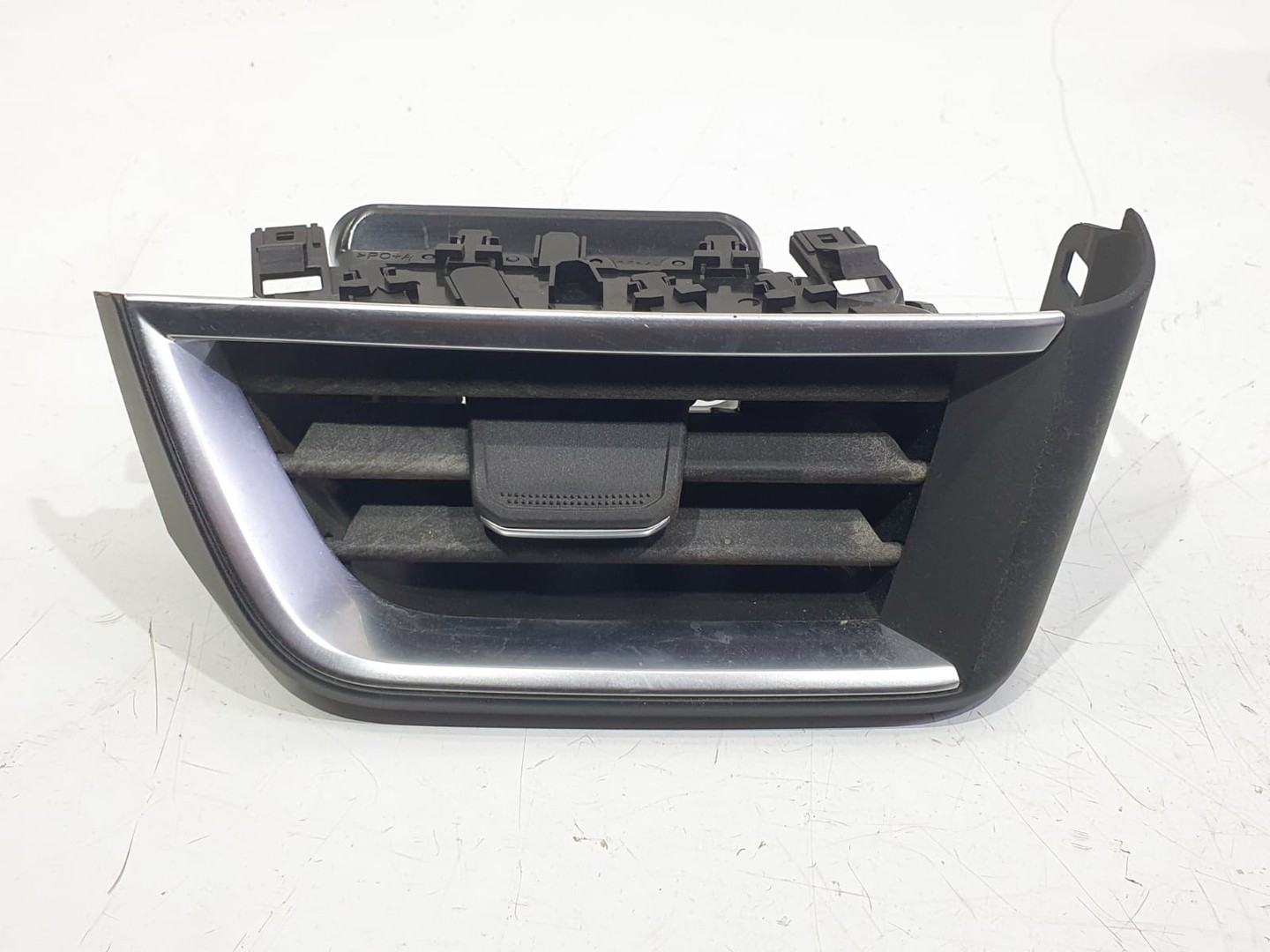 Grila ventilatie bord 687608207r Renault Clio 5 (2019 - 2023)
