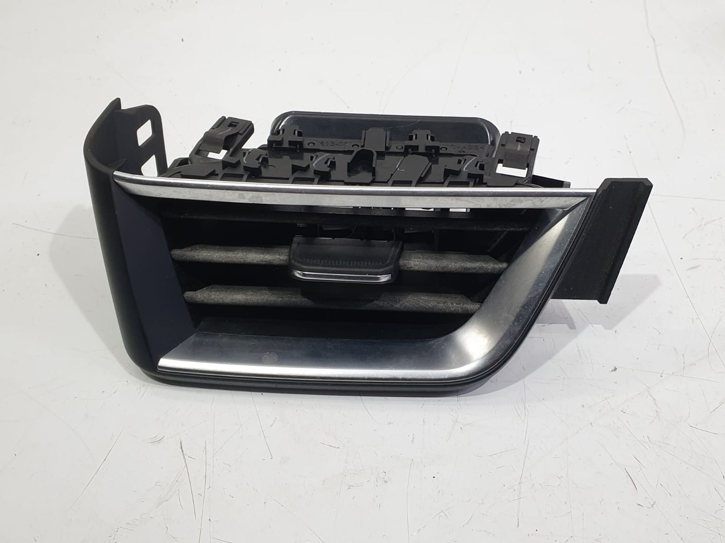 Grila ventilatie bord 687611283r Renault Clio 5 (2019 - 2023)