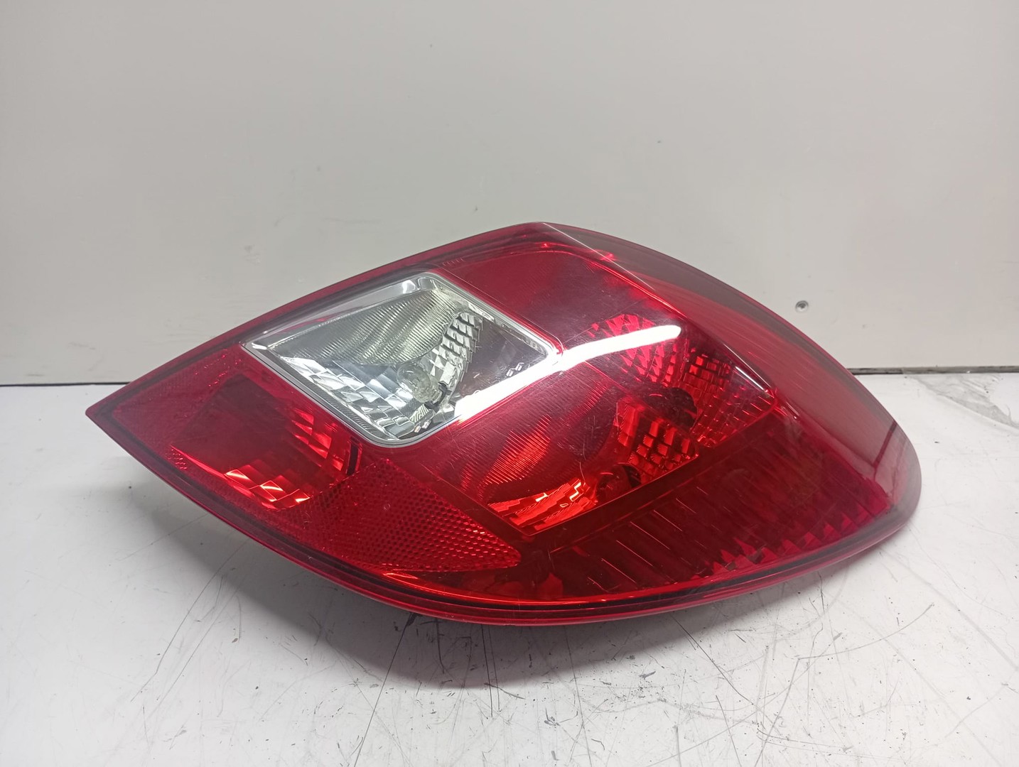 Stop dreapta 13269051 89318821 Opel Corsa D (2006 - 2011)