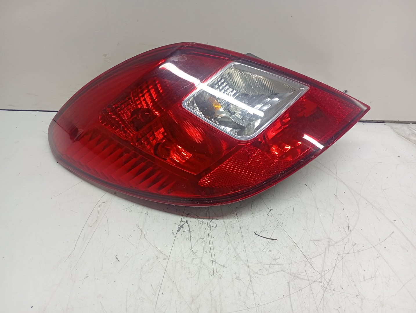 Stop stanga 13269050 89318811 Opel Corsa D (2006 - 2011)