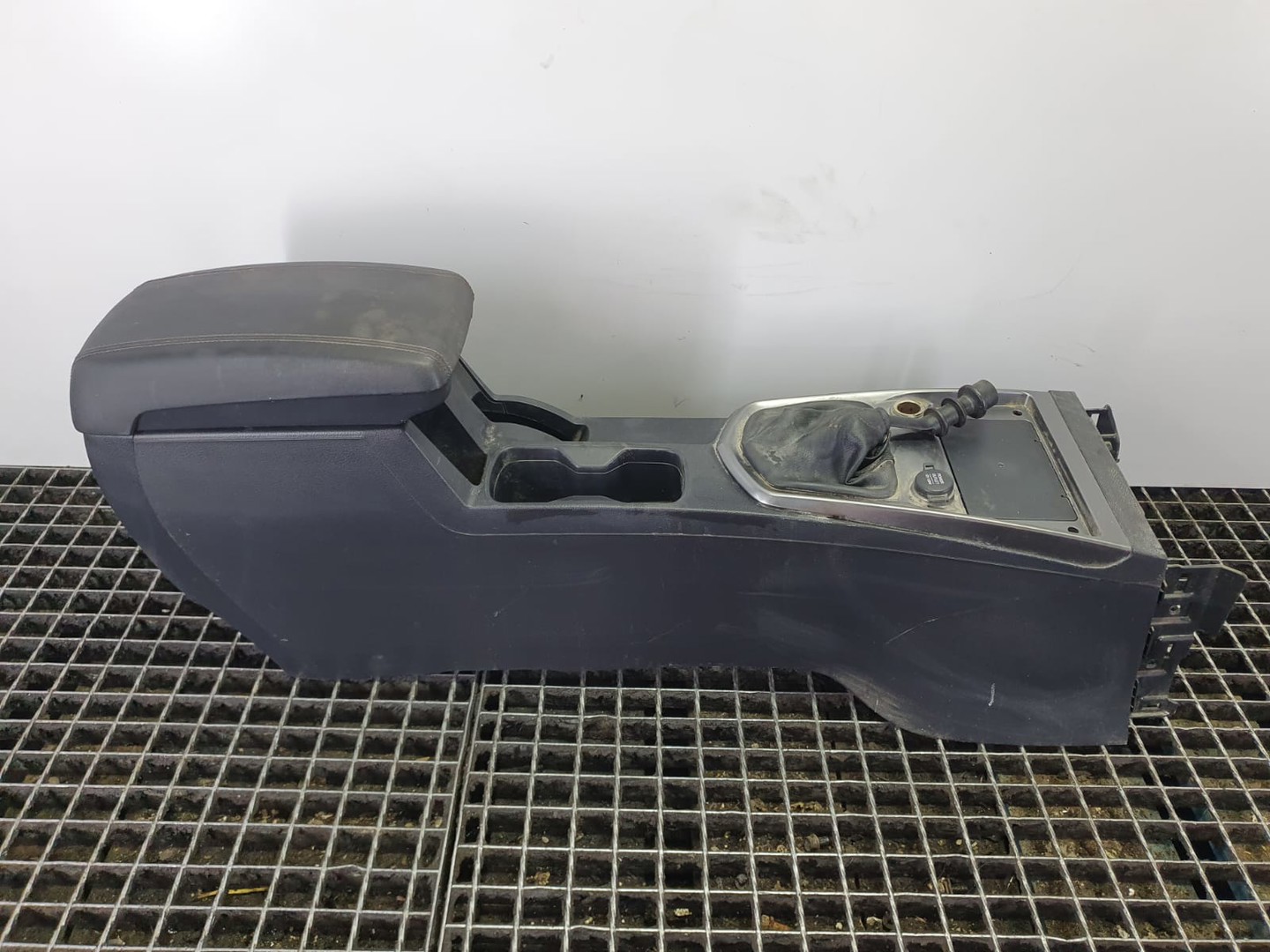 Consola centrala SsangYong Tivoli 1 (facelift) (2019 - 2023)