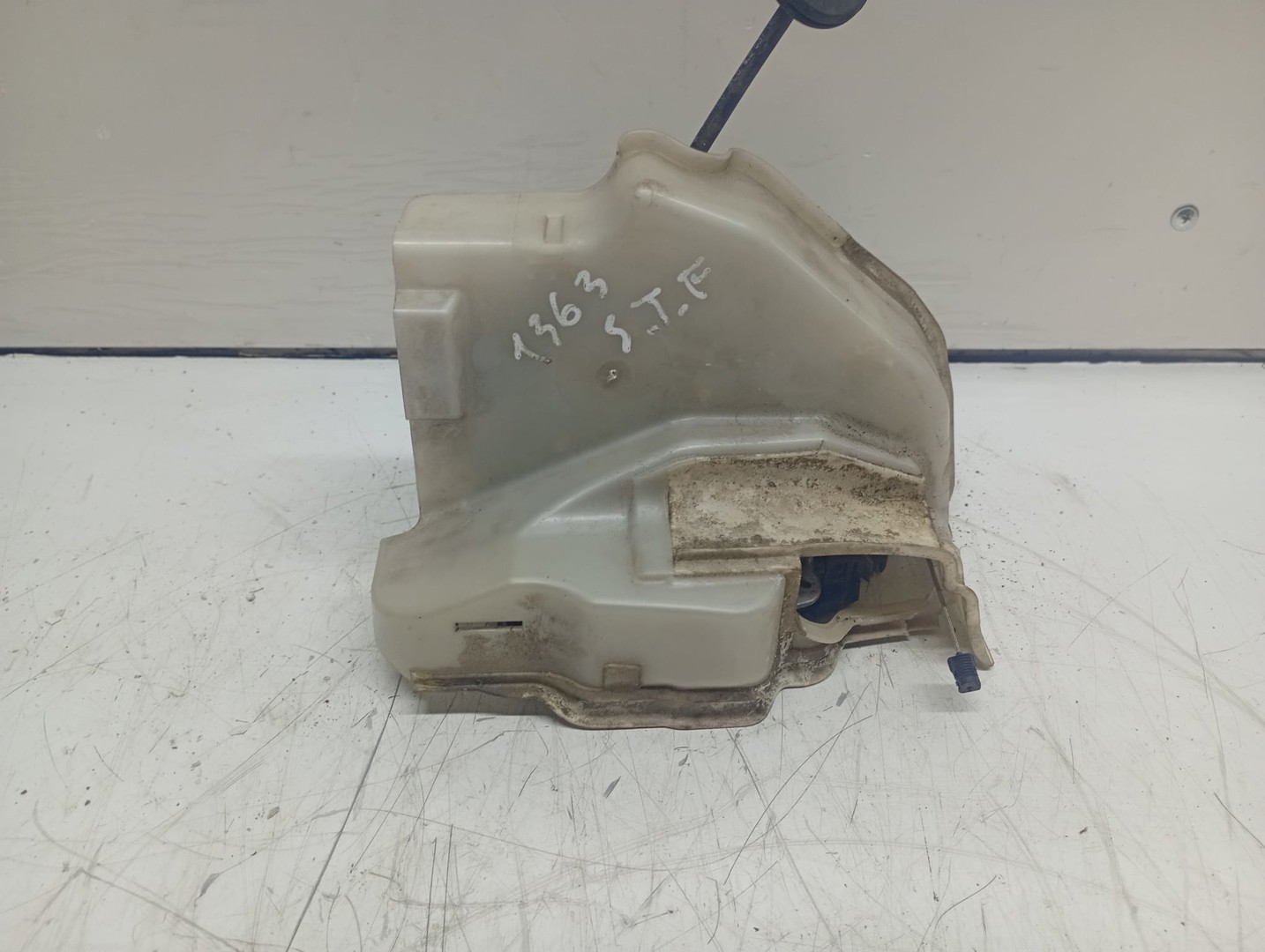 Broasca stanga fata 3D1837015AB Volkswagen Golf 5 (2003 - 2009)