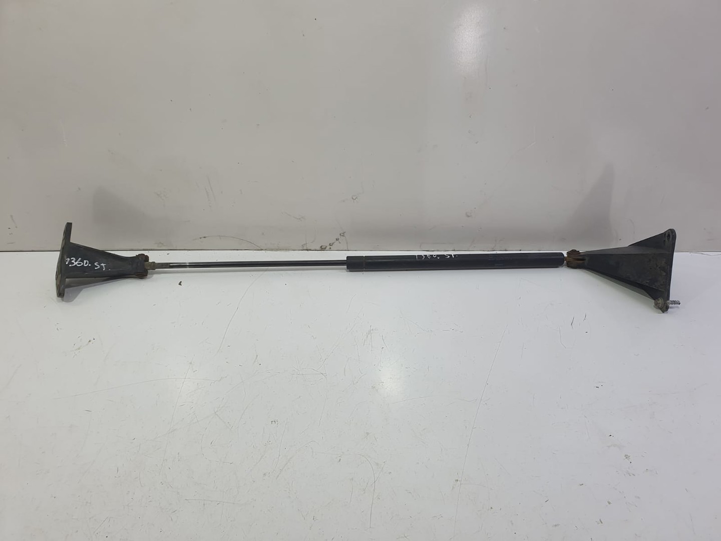Amortizor capota 504032792 504032799 IVECO Eurocargo 2 (2002 - 2015)