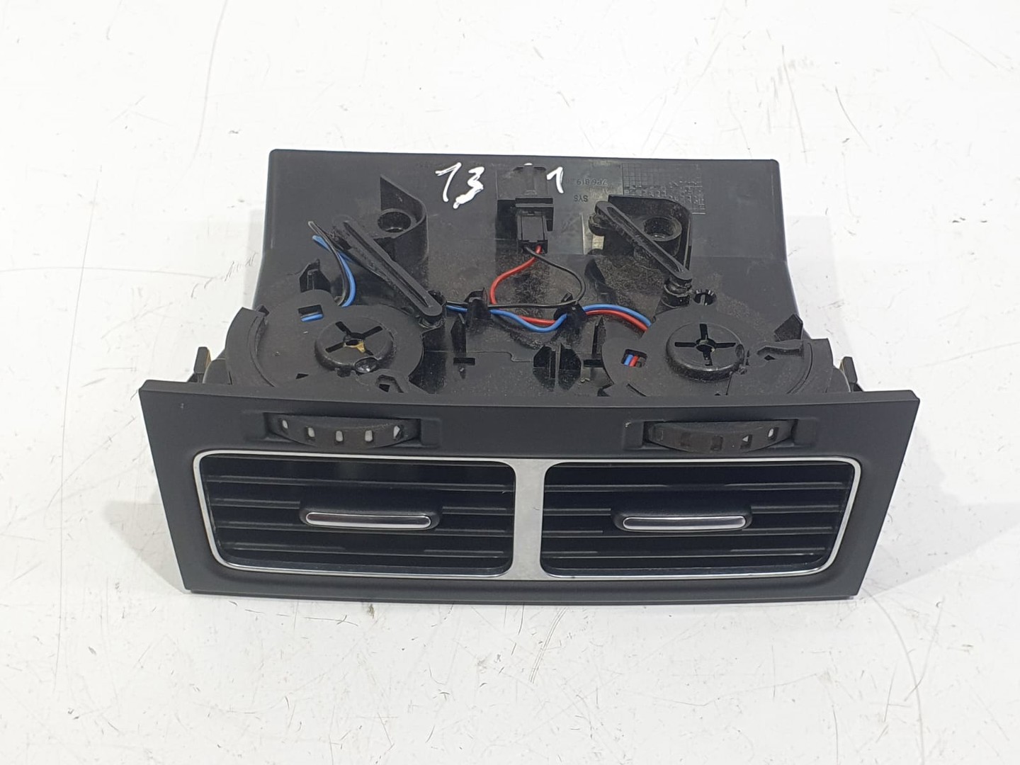 Grila ventilatie bord 7p6819203a Volkswagen Touareg 2 (7P) (2010 - 2014)
