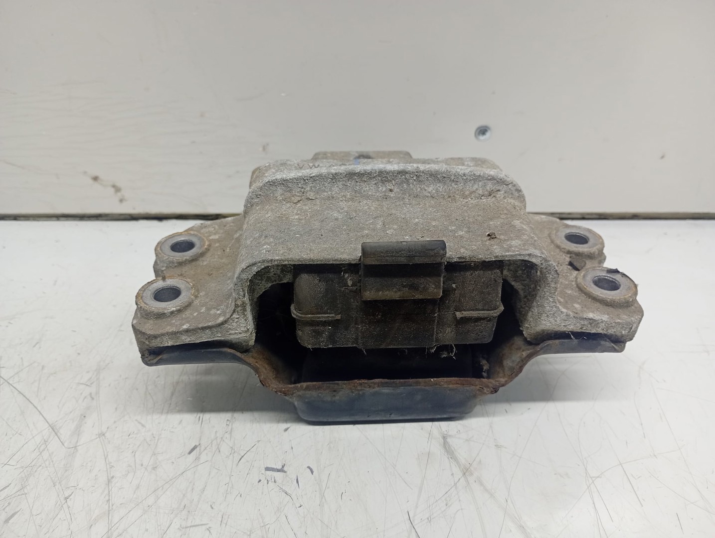 Suport motor 1k0199555 Volkswagen Golf 5 (2003 - 2009)