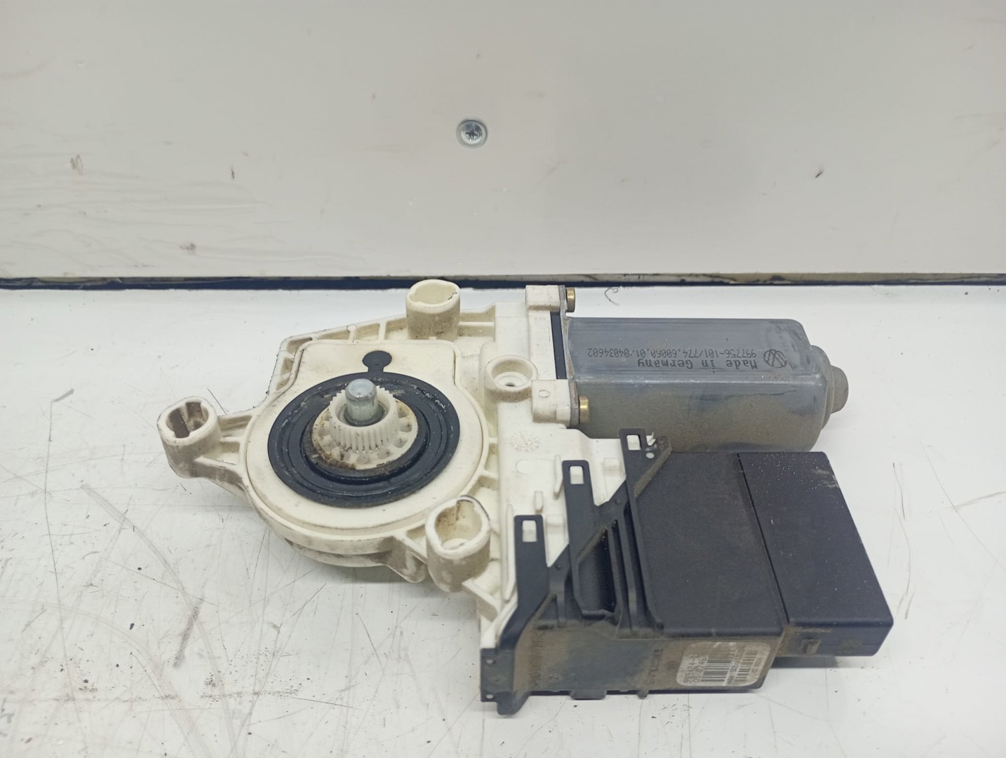 Motoras geam stanga spate 993419-109 Volkswagen Golf 5 (2003 - 2009)