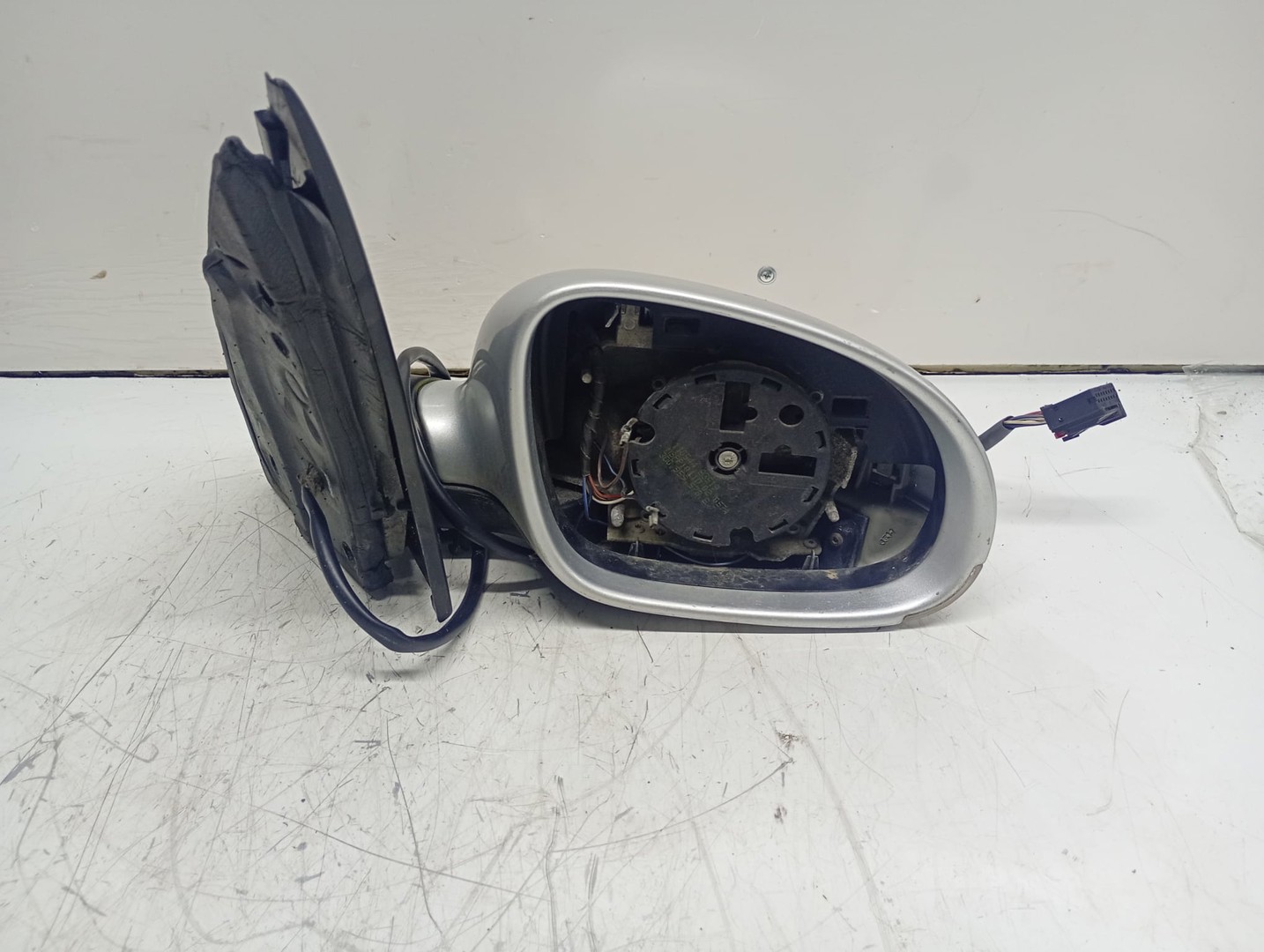 Oglinda dreapta E13010880 Volkswagen Golf 5 (2003 - 2009)