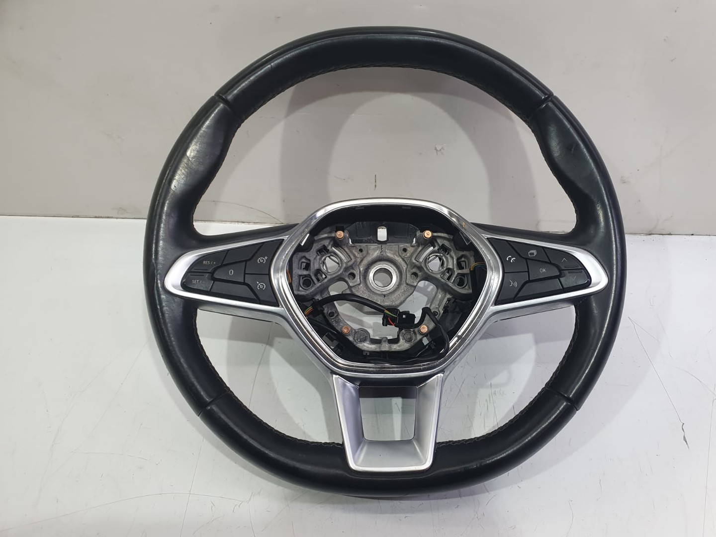 Volan in 3 spite cu comenzi 484000642r Renault Clio 5 (2019 - 2023)