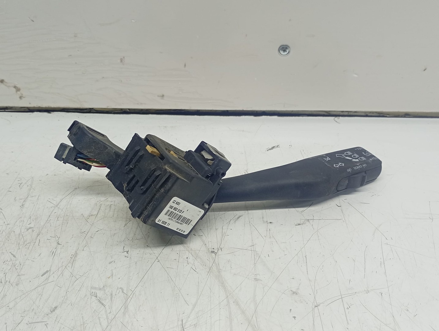 Maneta semnalizare 1K0953513F Skoda Octavia 2 (2004 - 2008)