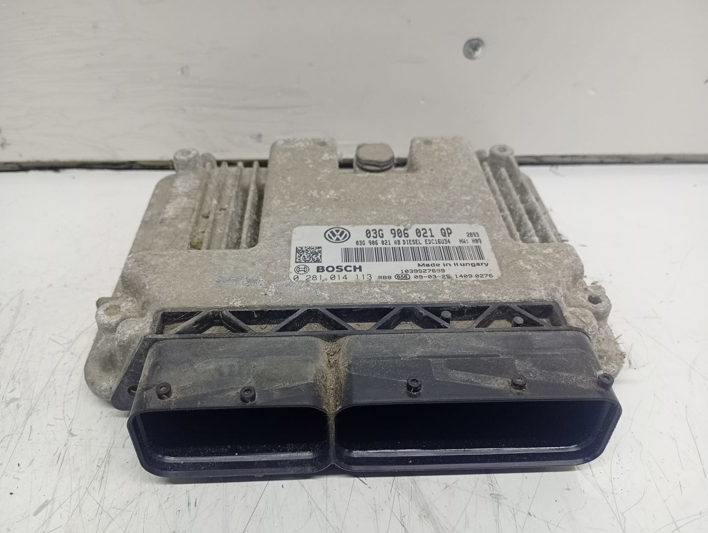 Calculator motor ECU 03G906021QP 0281014113 Skoda Superb 2 (2008 - 2013)