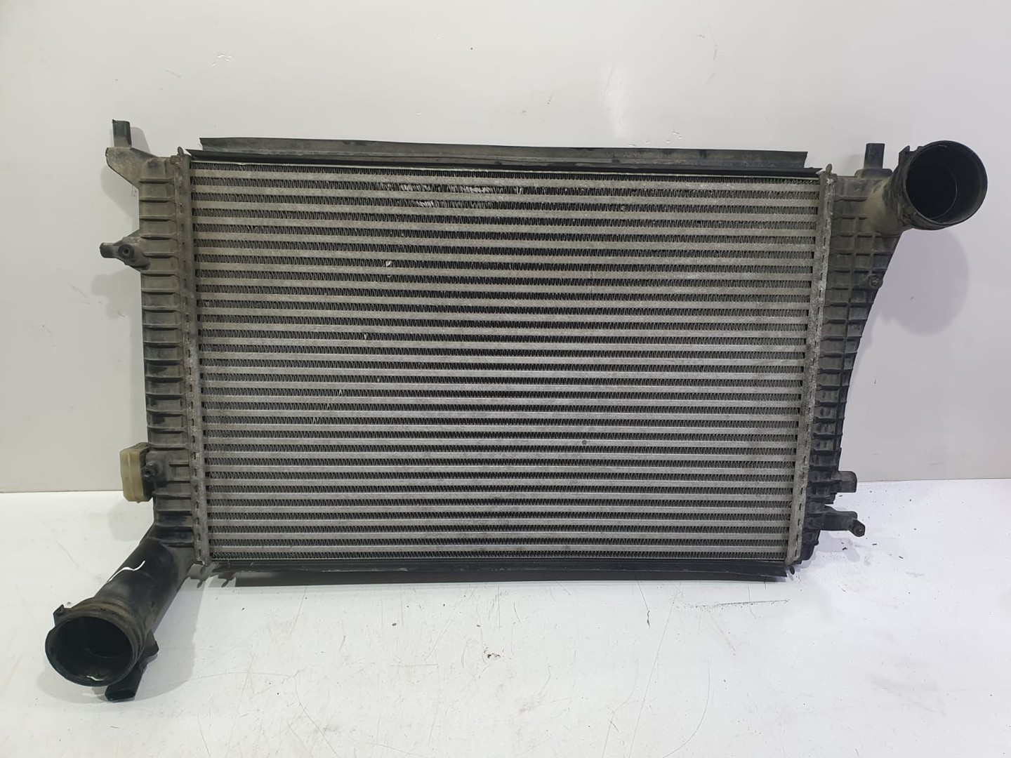 Radiator intercooler 1k0145803r Volkswagen Golf 5 (2003 - 2009)
