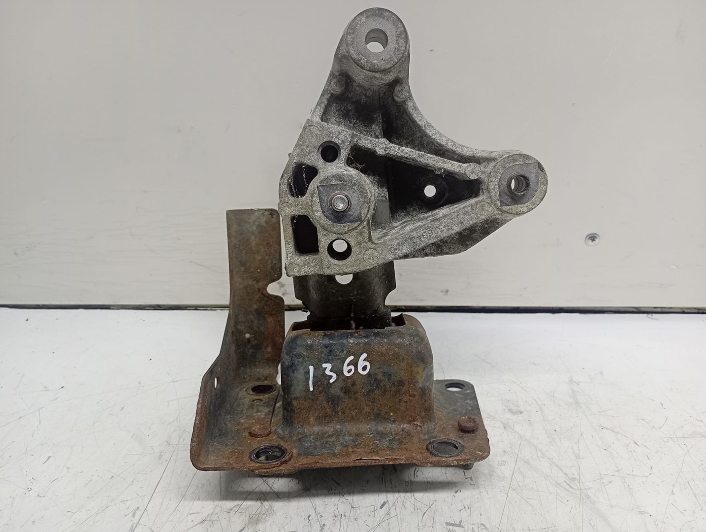 Bara stabilizatoare fata 1k0411303BJ Volkswagen Golf 5 (2003 - 2009)