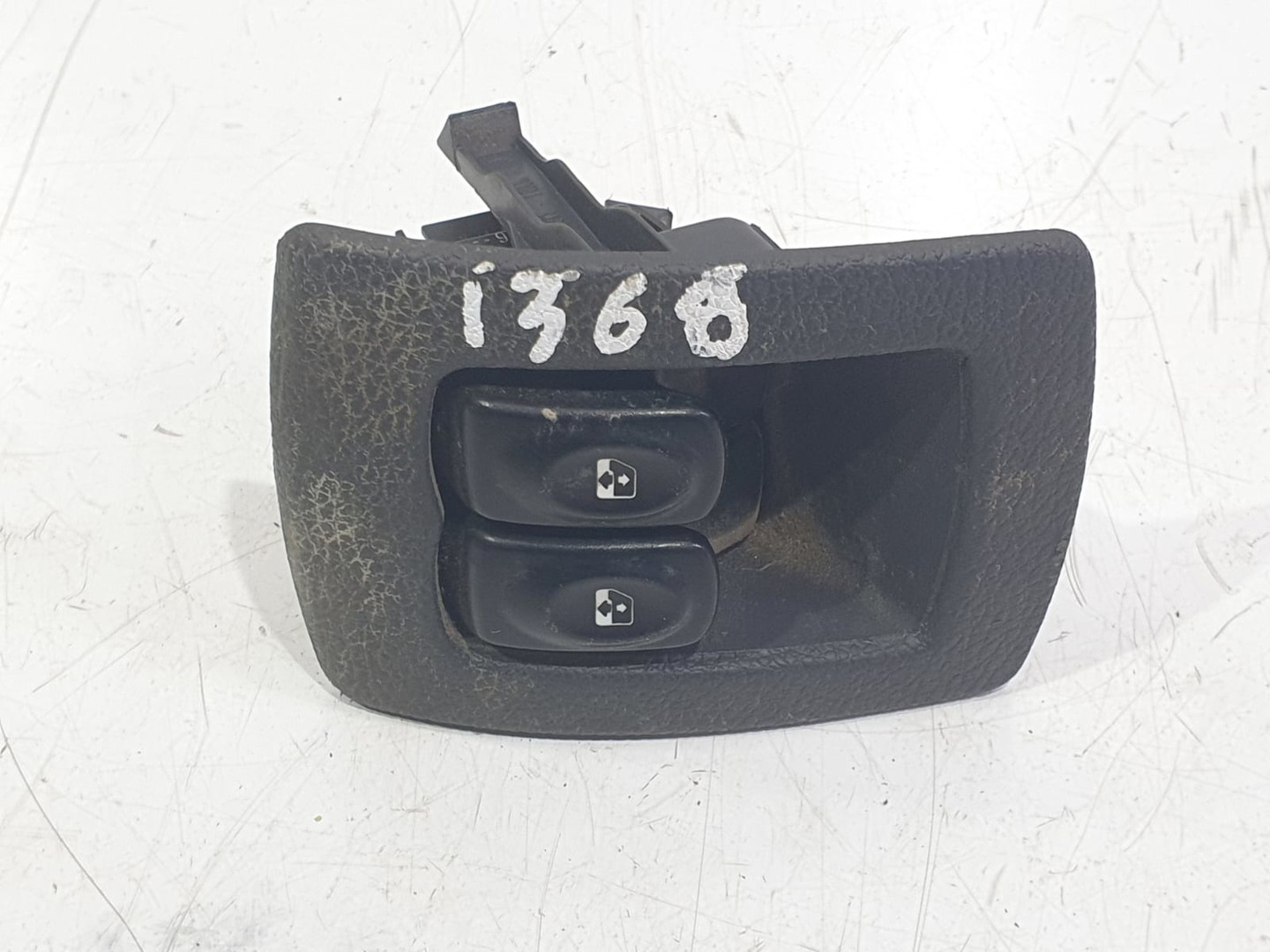 Buton geam 8200290876 Dacia Logan 1 (2004 - 2008)