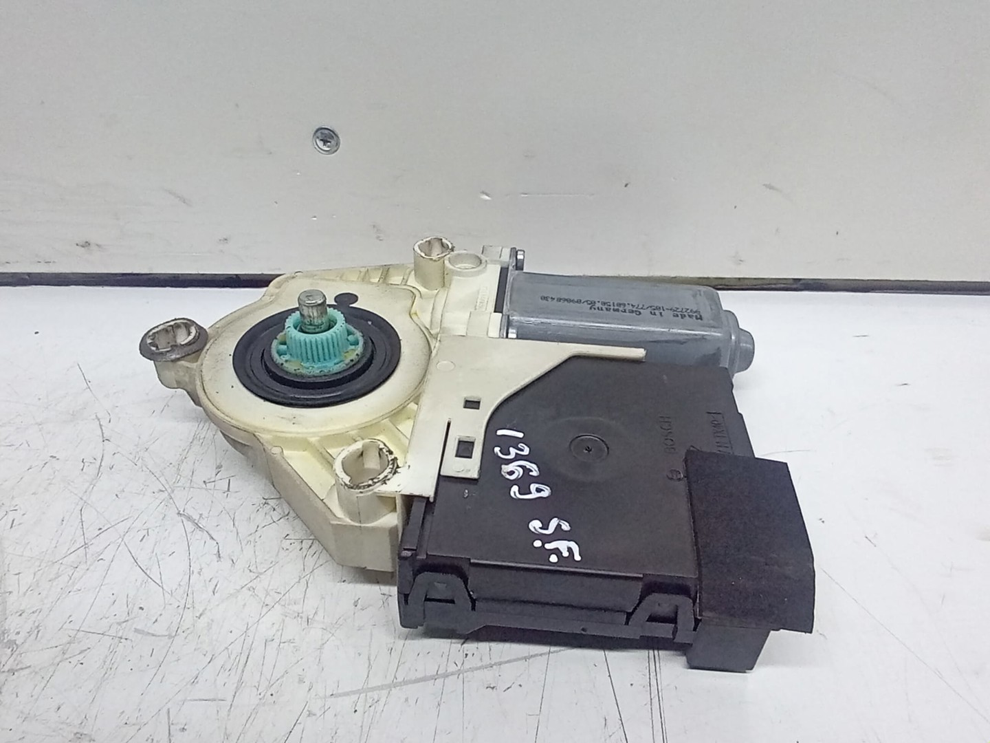Motoras geam stanga fata 3C1837461L Volkswagen Passat B6 (2005 - 2010)