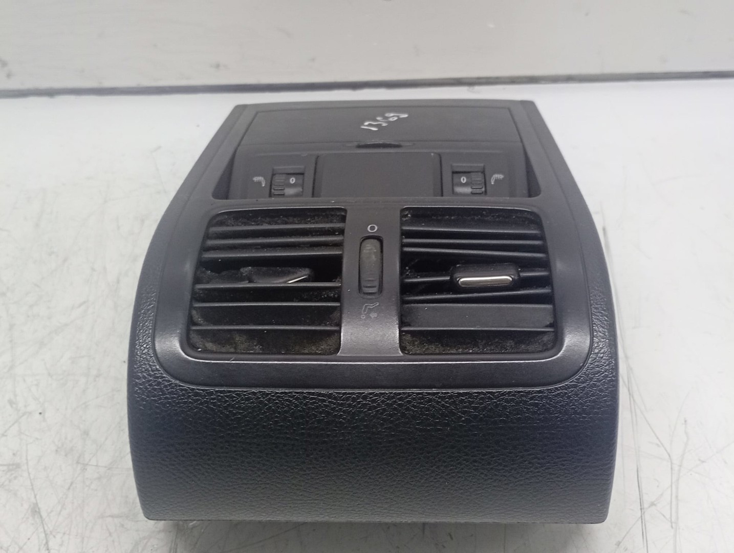 Ornament consola centrala 3C0864298 Volkswagen Passat B6 (2005 - 2010)