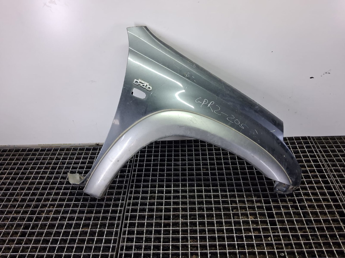 Aripa dreapta fata Toyota Avensis 2 T25 (2002 - 2006)