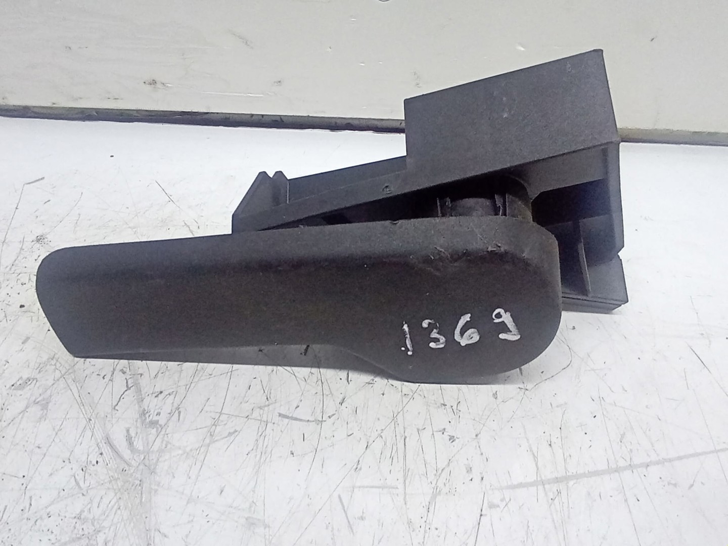 Maner deschidere capota 1J1829533C Volkswagen Passat B6 (2005 - 2010)