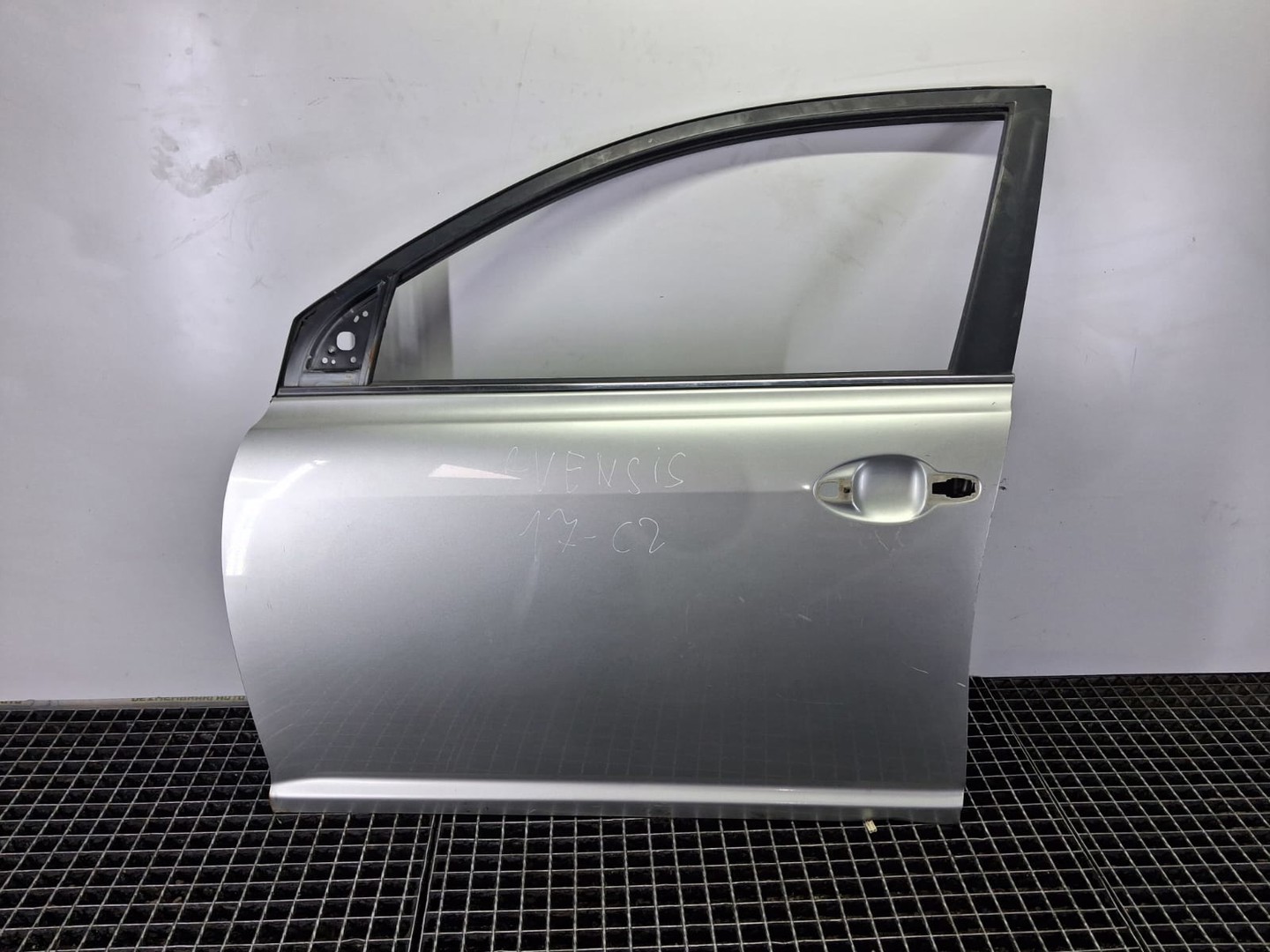 Usa stanga fata Toyota Avensis 2 T25 (2002 - 2006)
