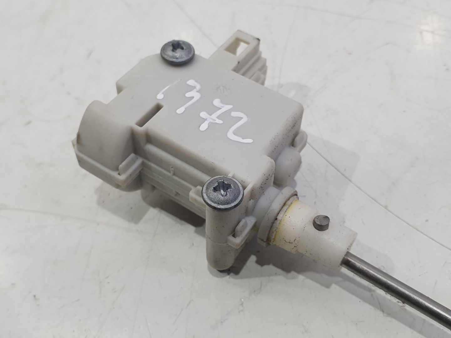 Motoras rezervor 5k6810773a Volkswagen Golf 6 (2008 - 2015)