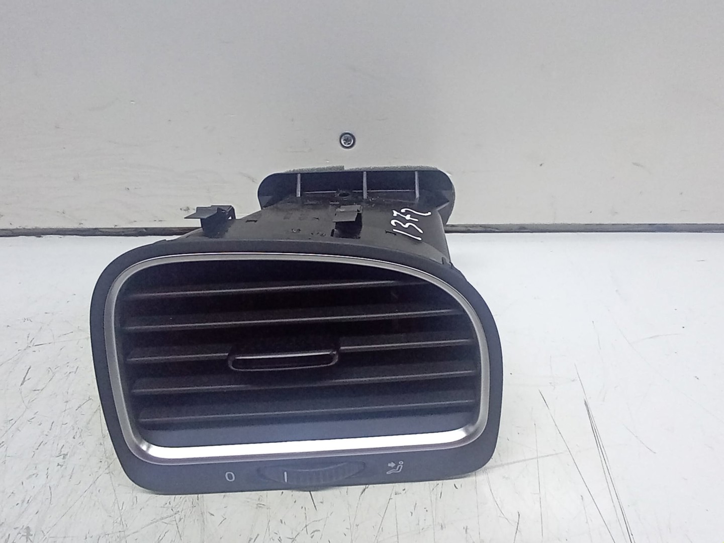 Grila ventilatie bord 5k0819710 Volkswagen Golf 6 (2008 - 2015)