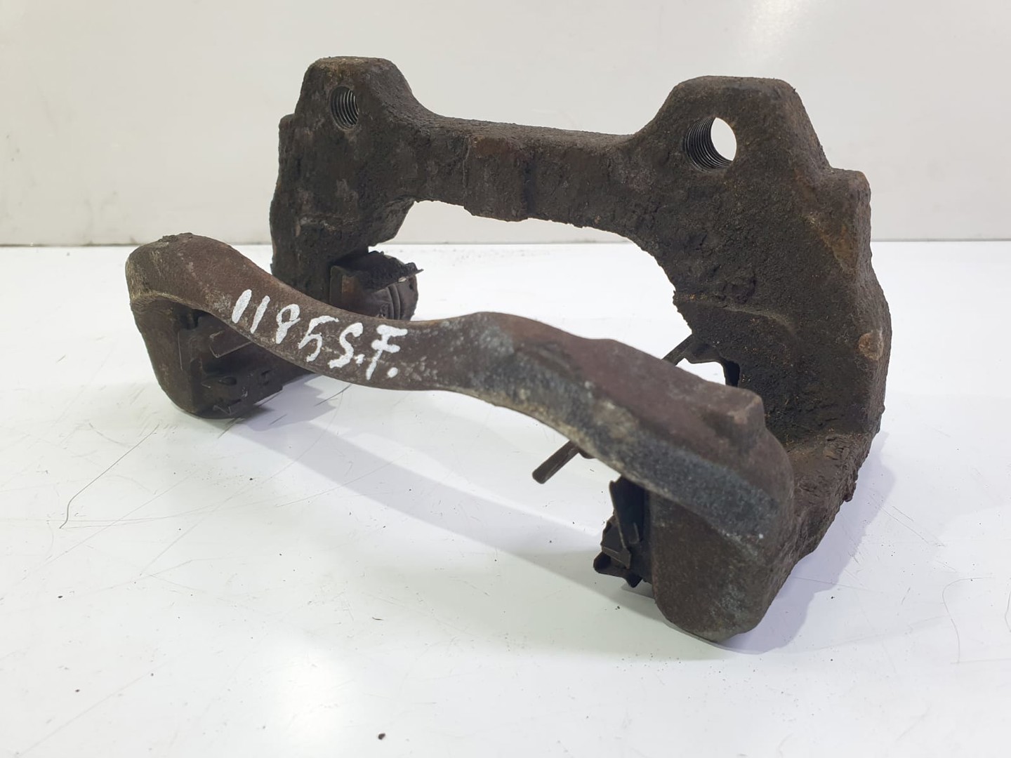 Suport etrier stanga fata Opel Corsa D (2006 - 2011)