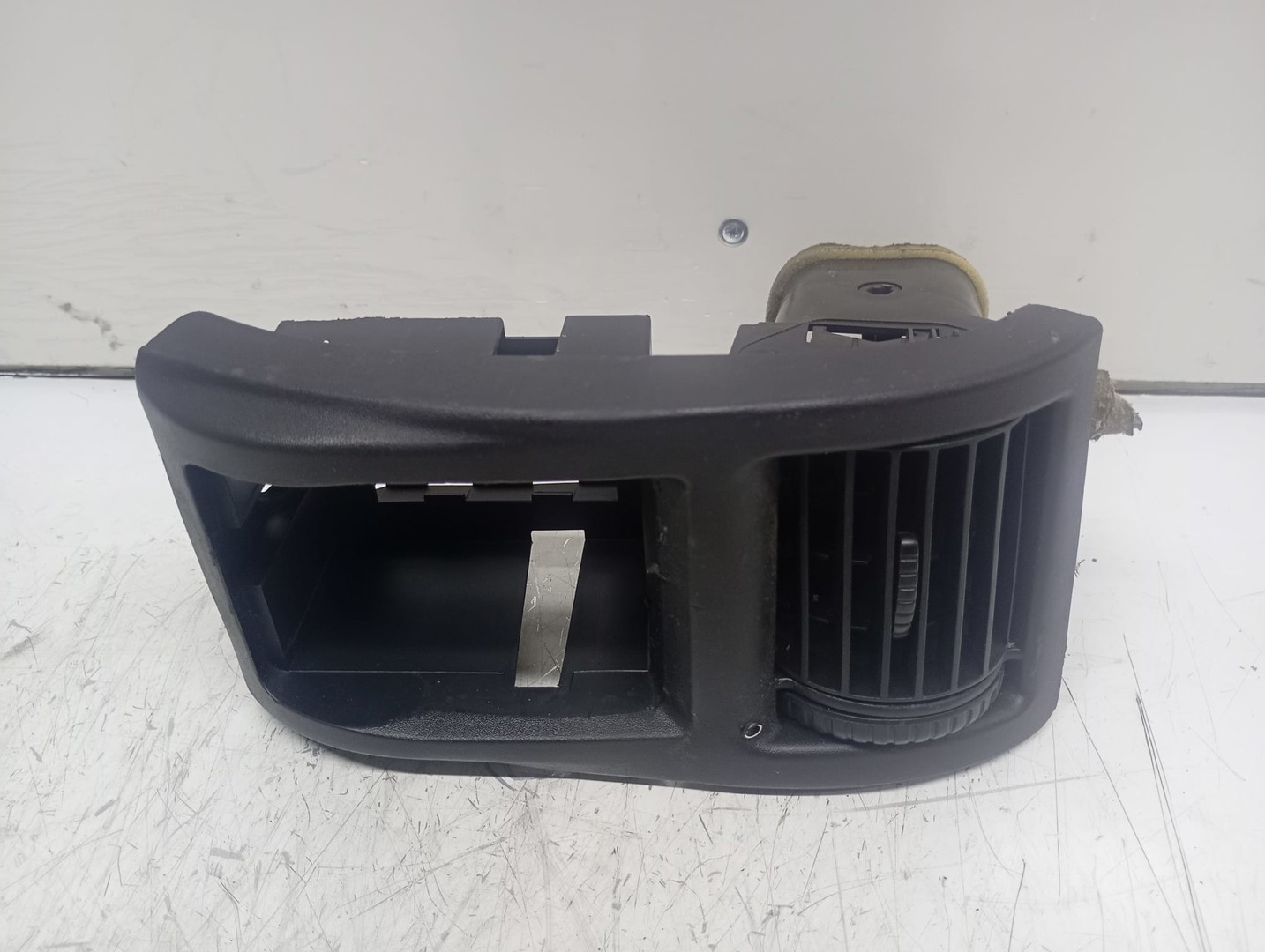 Grila ventilatie bord 90560336 Opel Astra G (1998 - 2009)
