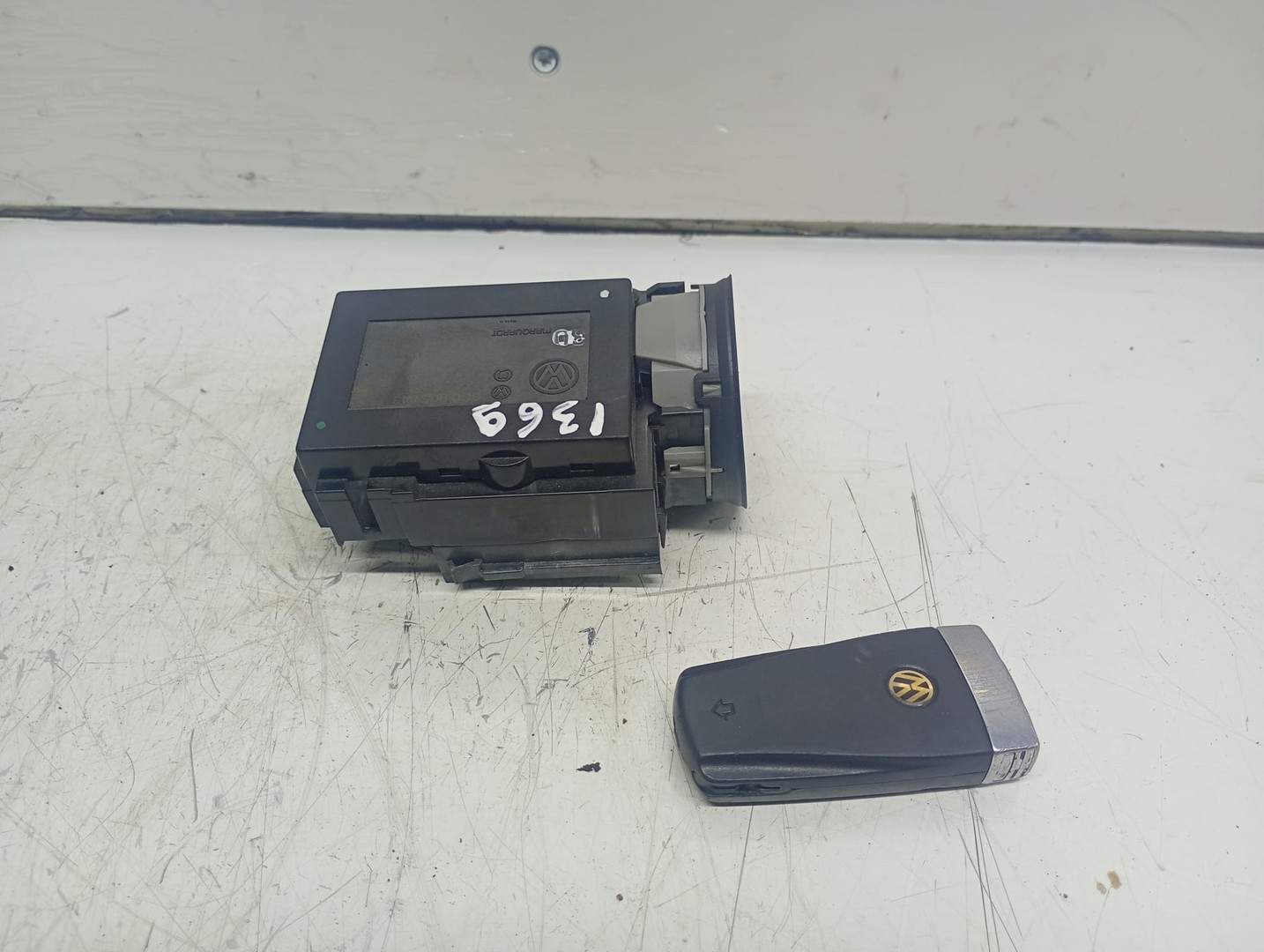 Contact cu cheie 3C0905843R Volkswagen Passat B6 (2005 - 2010)