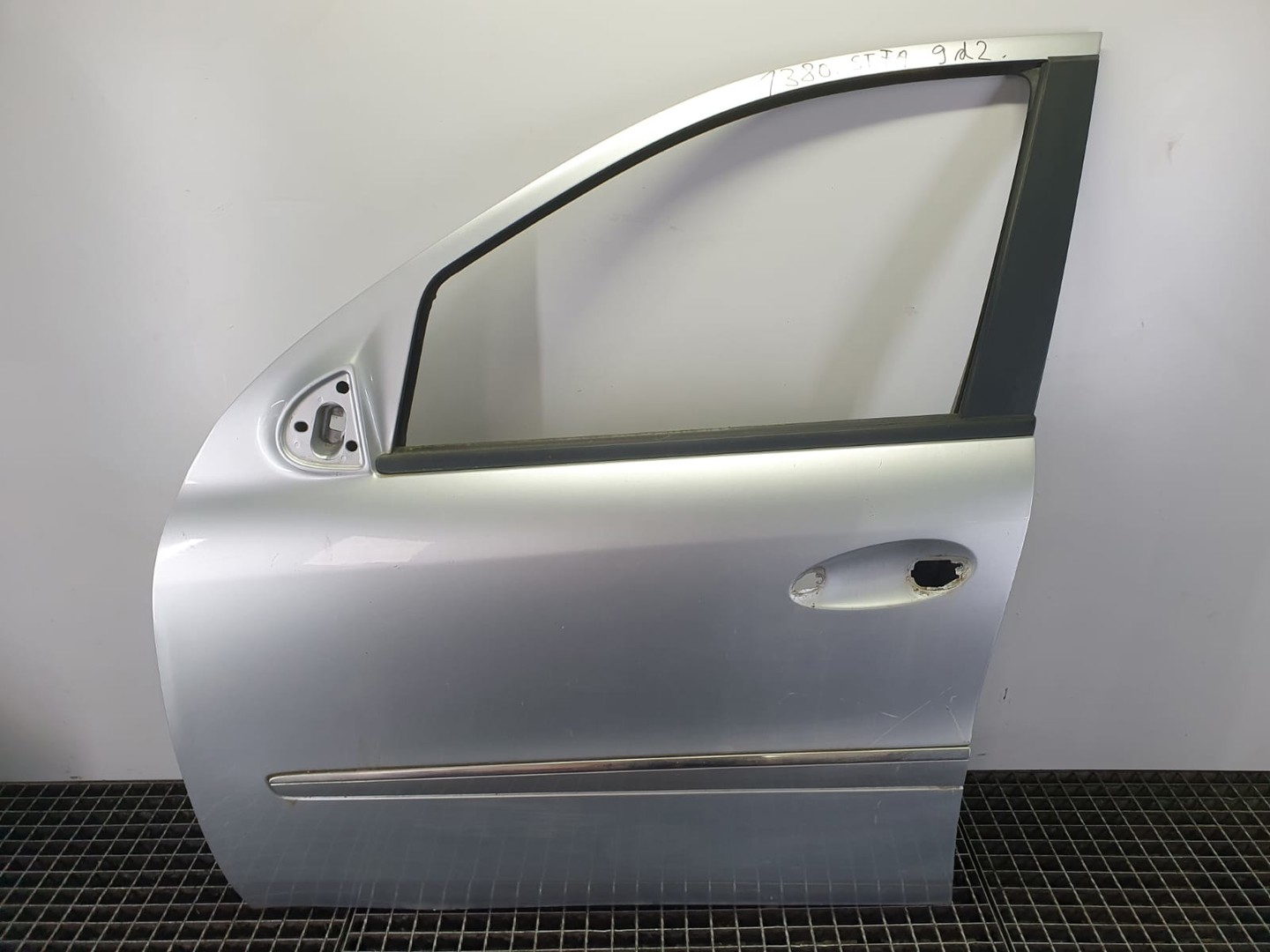 Usa stanga fata Mercedes Benz ML W164 (2005 - 2008)