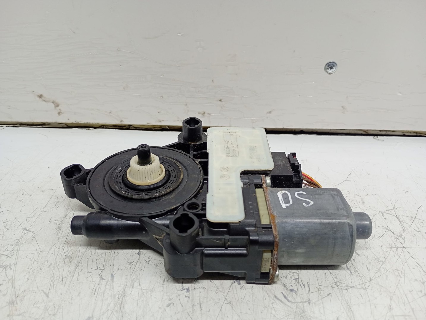 Motoras geam dreapta spate E850202032 Volkswagen Golf 7 (2012 - 2017)