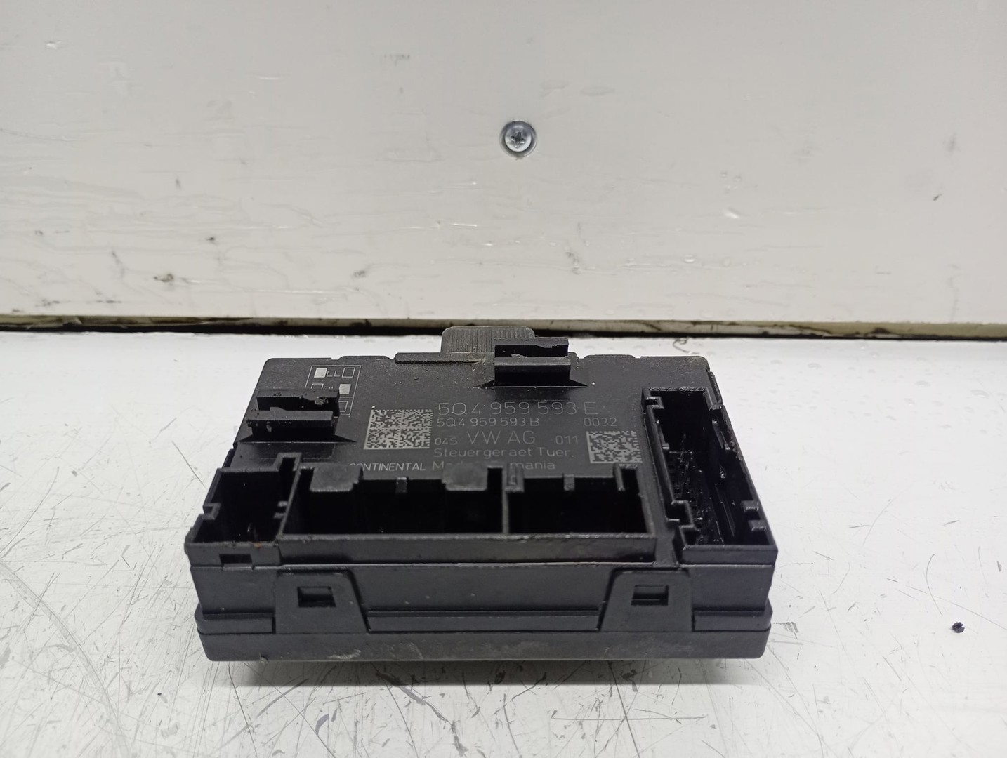 Modul confort usa fata stanga 5Q4959593E Skoda Octavia 3 (2013 - 2017)