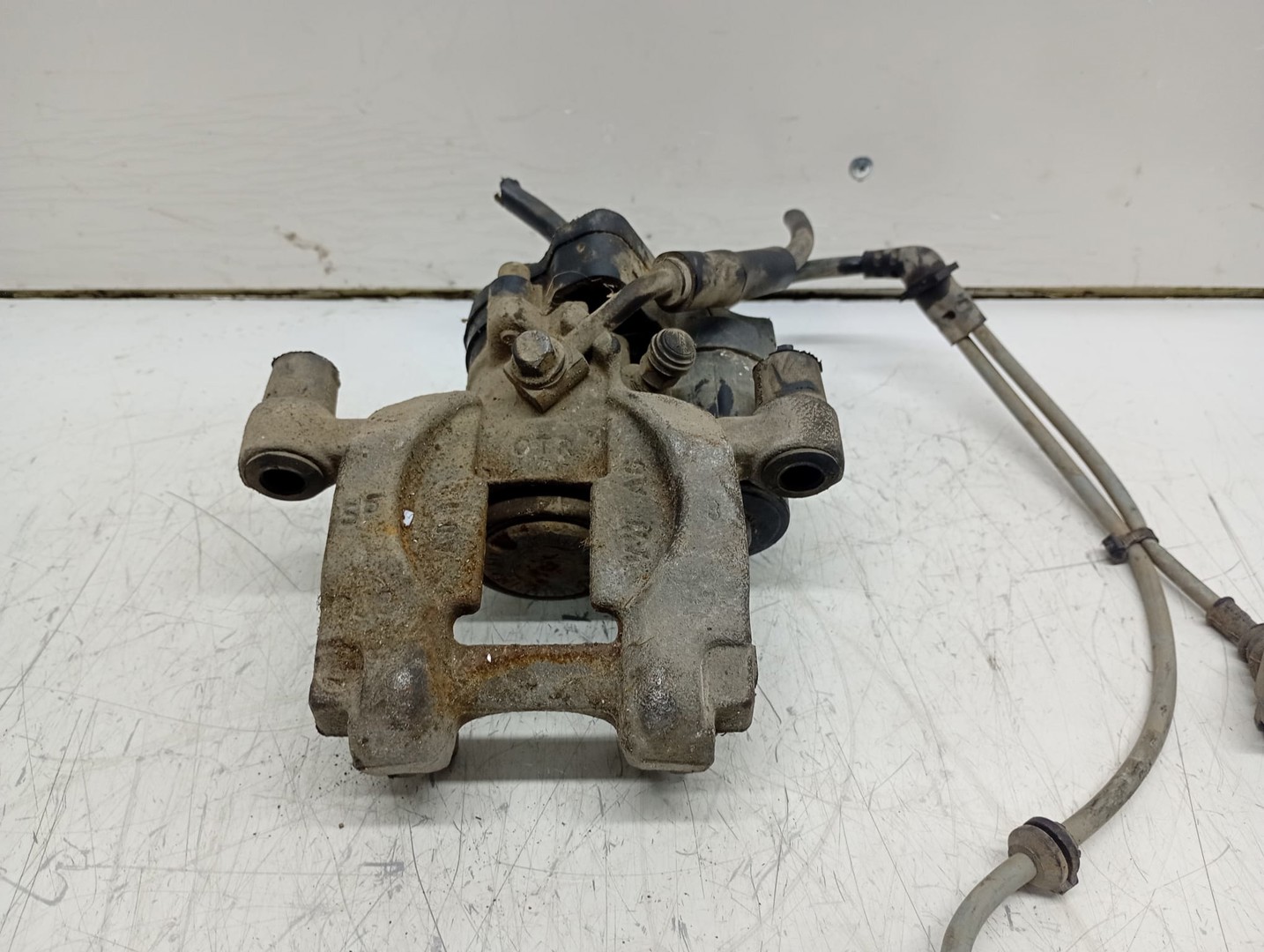 Etrier electric stanga spate 3Q0615405 Volkswagen Passat B8 (2014 - 2020)