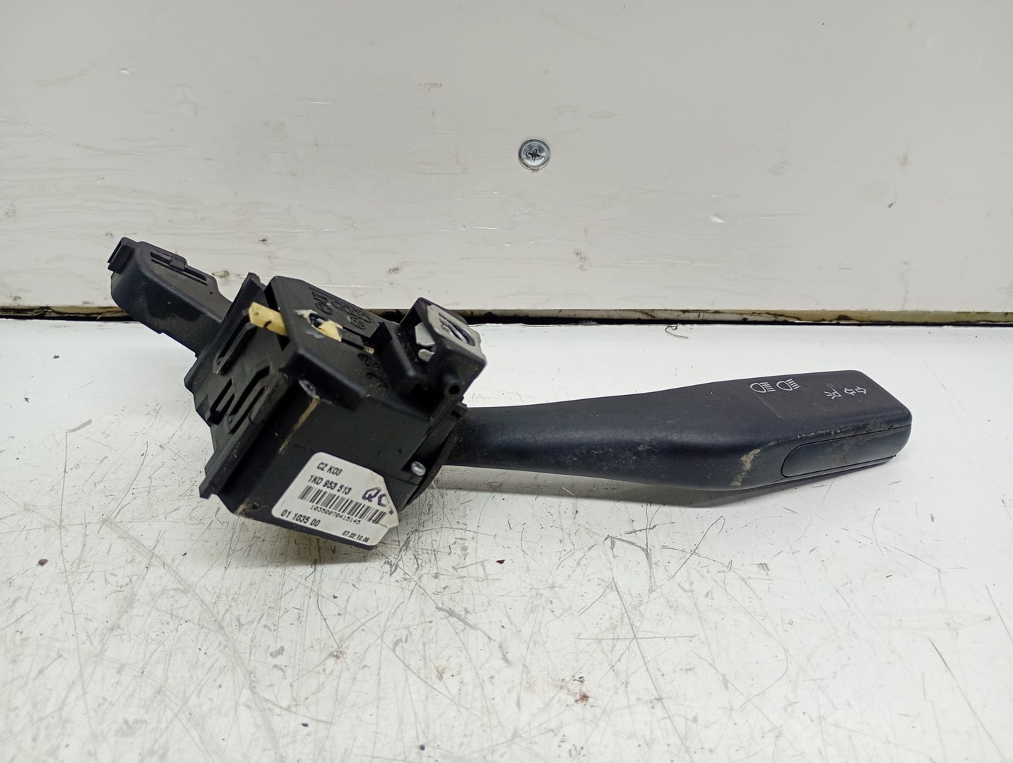 Maneta semnalizare 1k0953513 Volkswagen Golf 5 (2003 - 2009)
