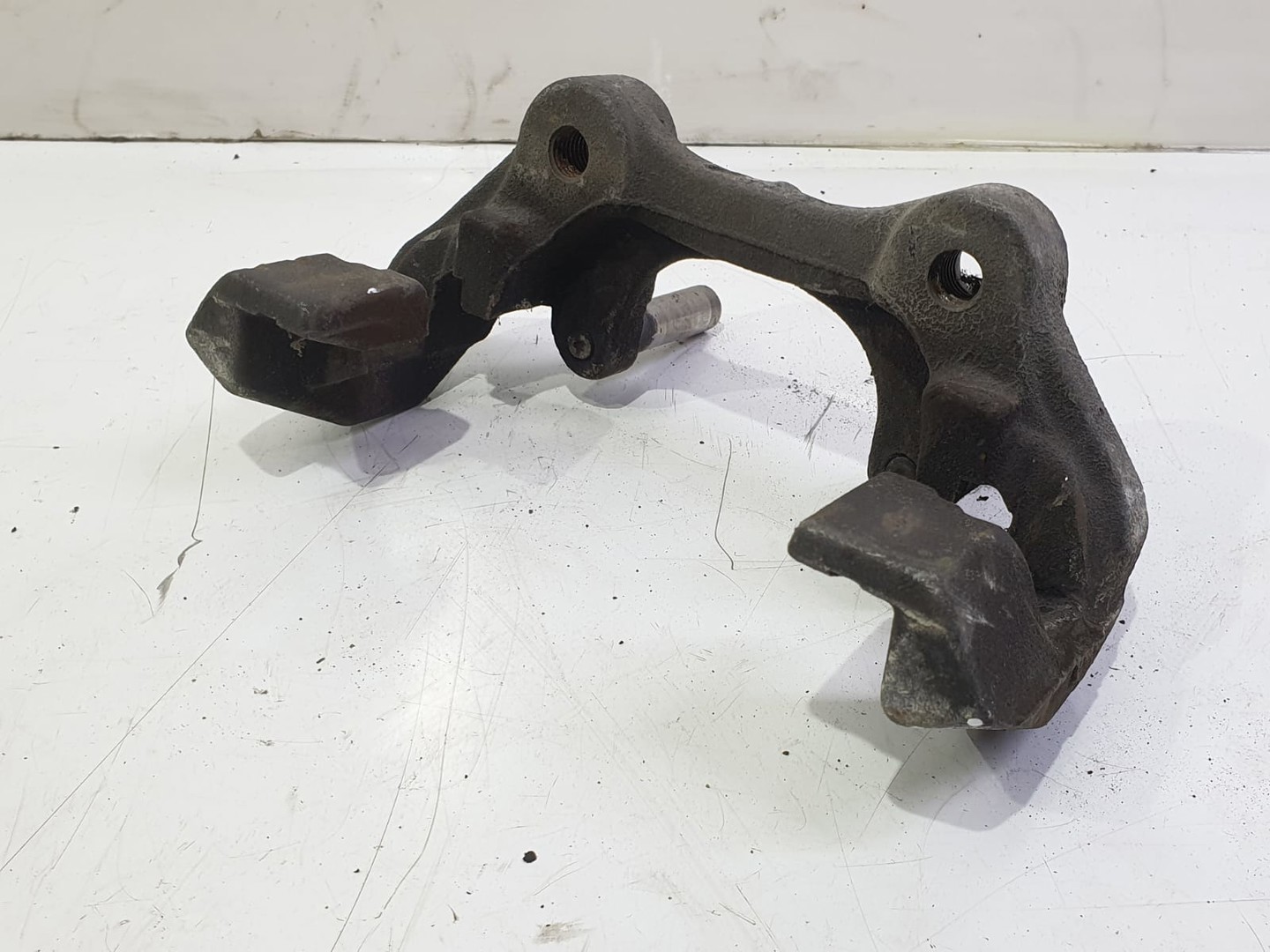 Suport etrier stanga spate Mercedes Benz ML W164 (2005 - 2008)