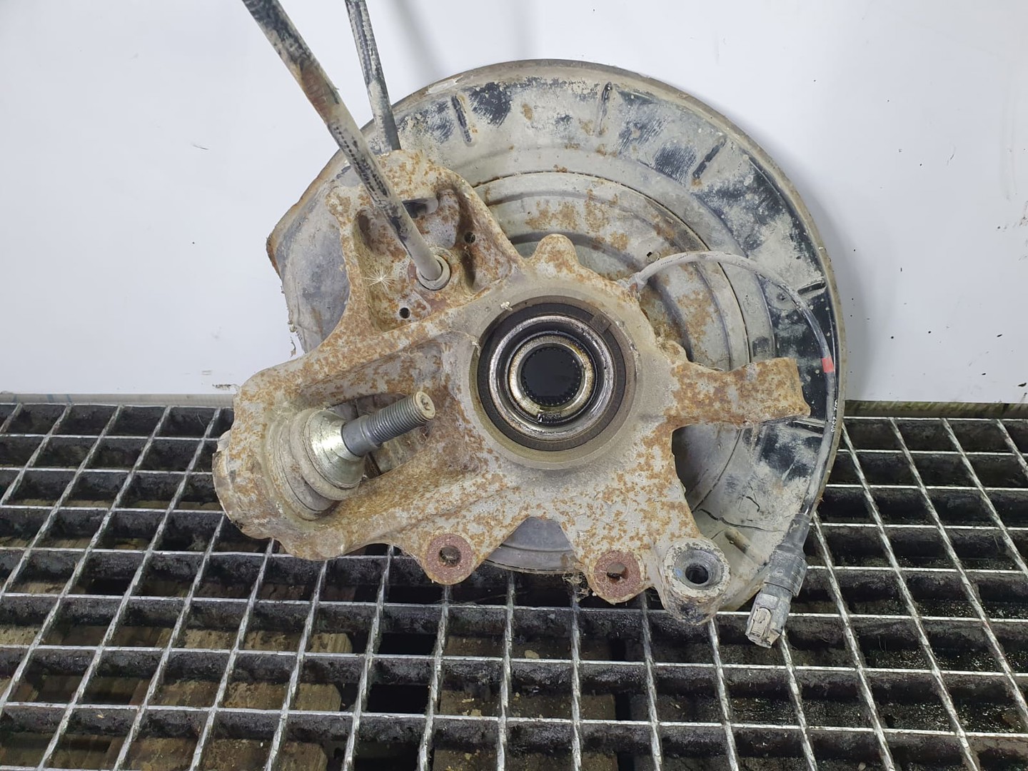 Fuzeta stanga spate Mercedes Benz ML W164 (2005 - 2008)