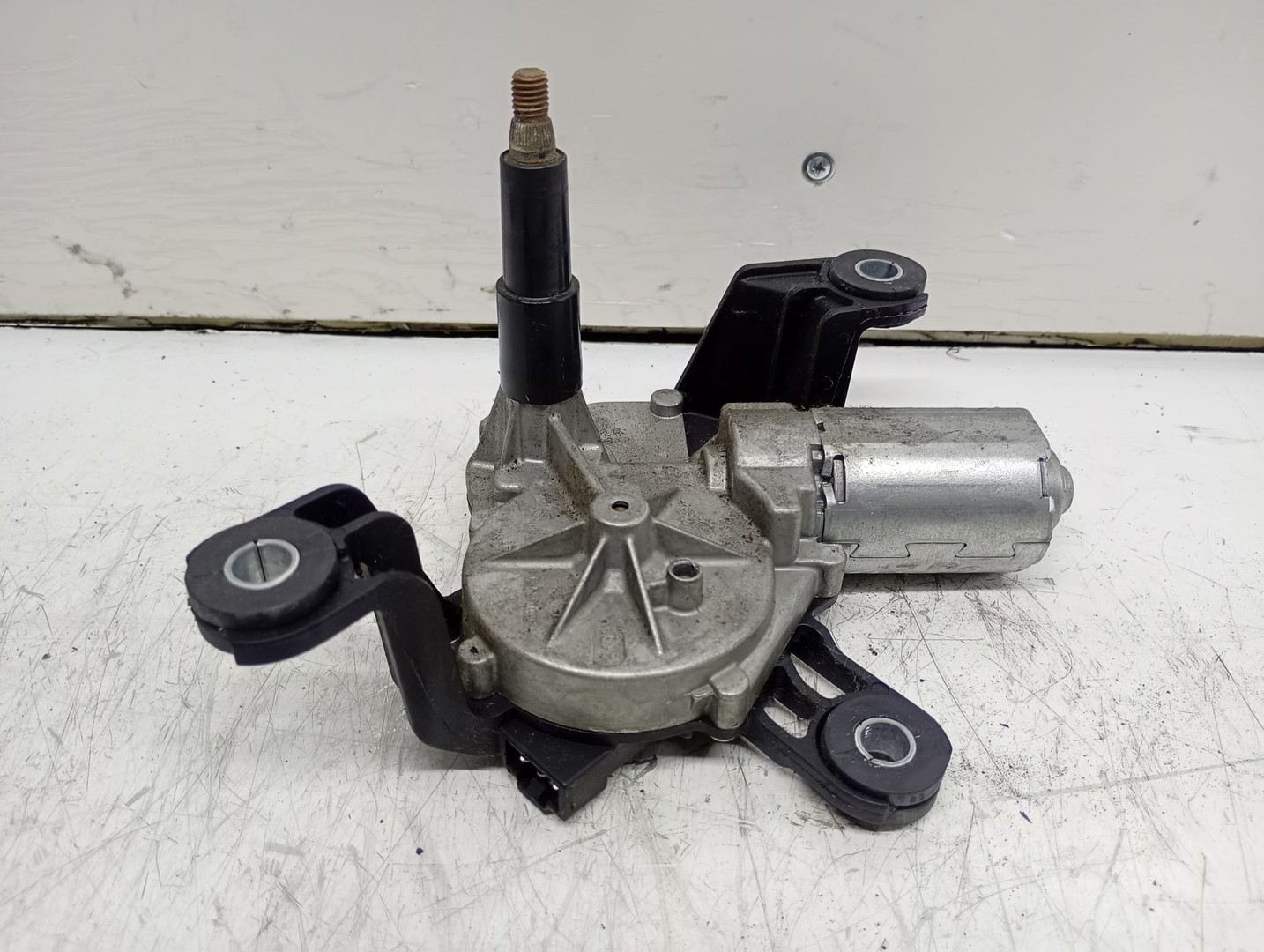 Motoras stergator haion 13105981 Opel Astra H (facelift) (2005 - 2015)